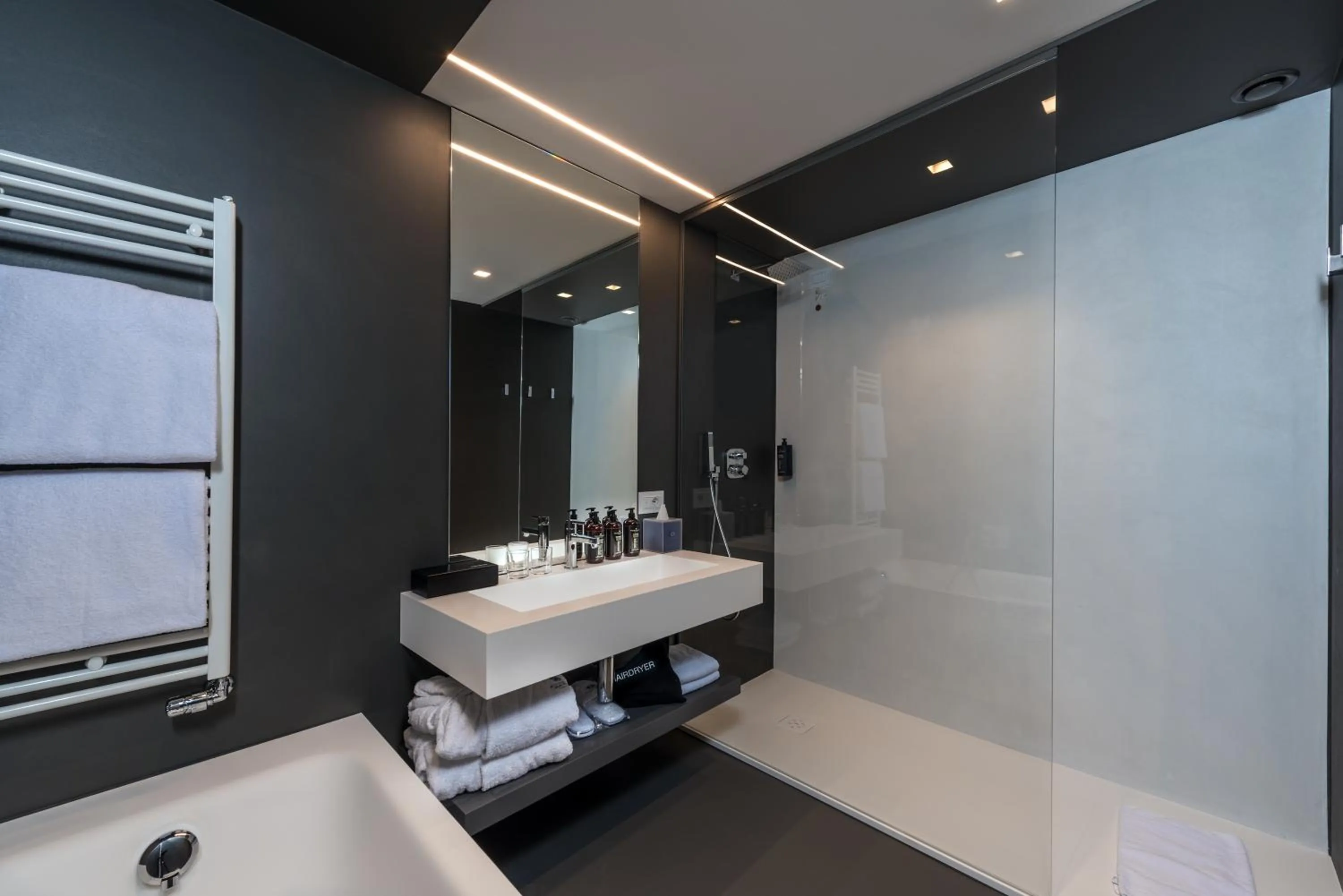 Bathroom in Du Lac Et Du Parc Grand Resort