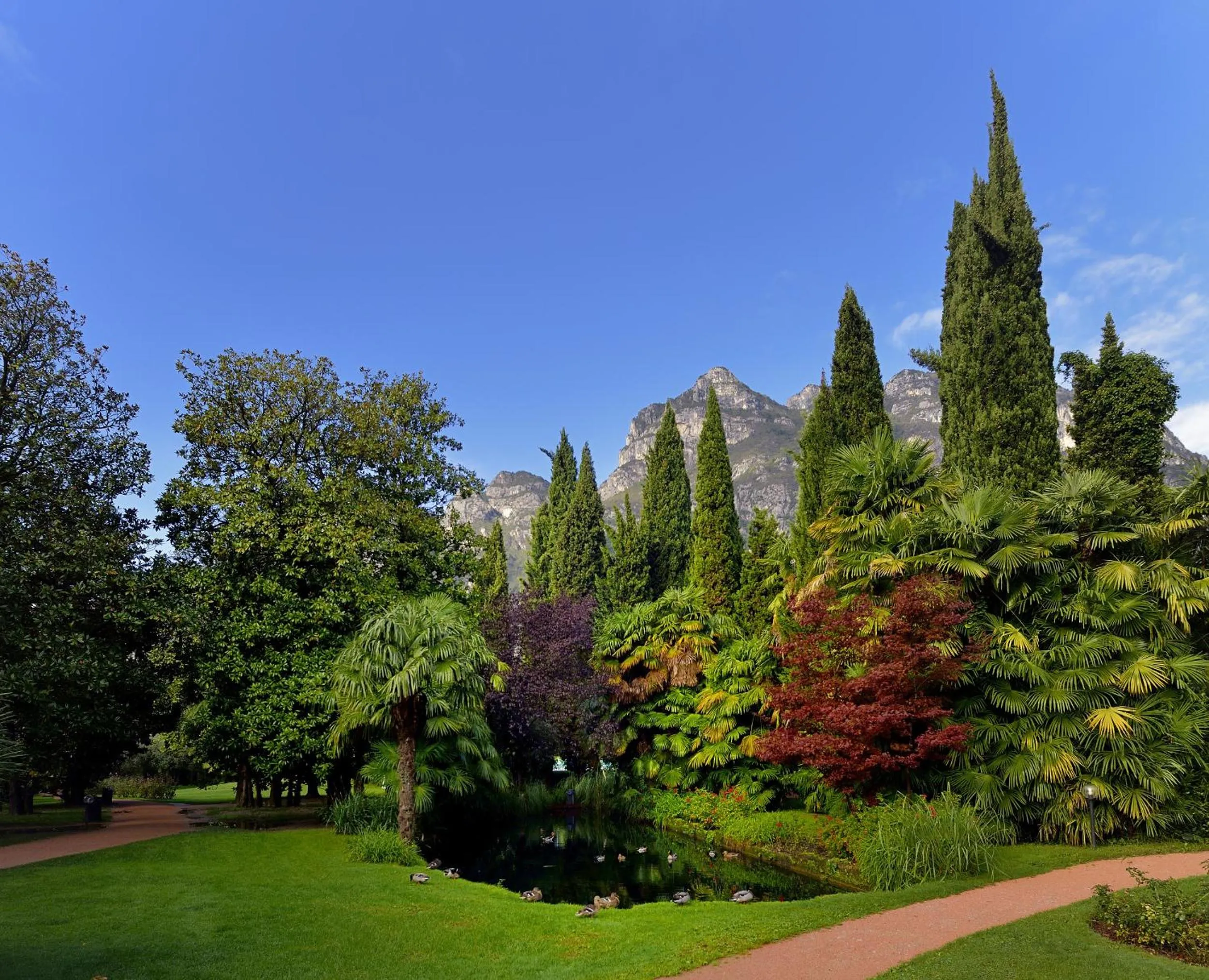 Garden in Du Lac Et Du Parc Grand Resort