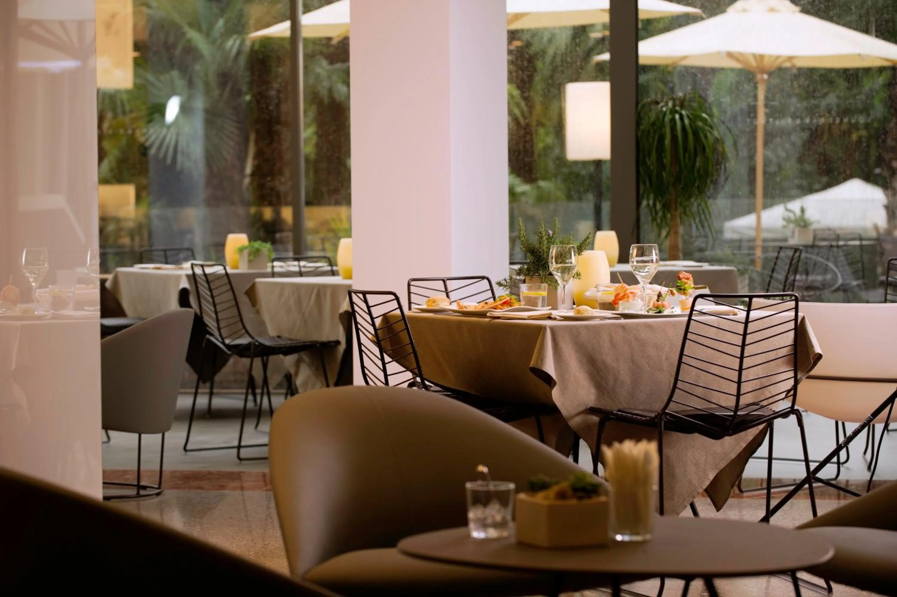 Restaurant/places to eat in Du Lac Et Du Parc Grand Resort