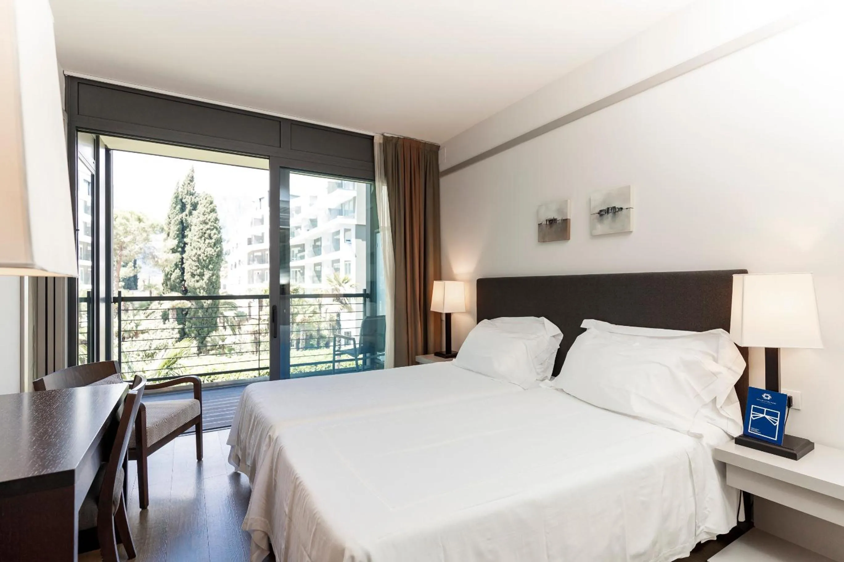 Balcony/Terrace, Bed in Du Lac Et Du Parc Grand Resort