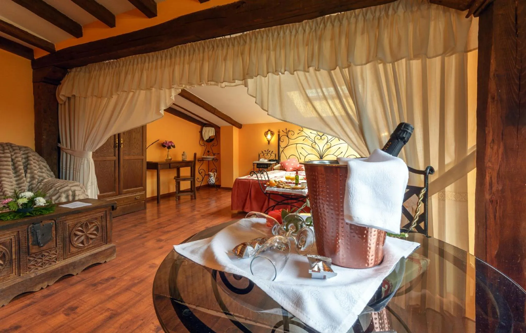 Photo of the whole room in Hotel Rural Los Angeles en Las Hurdes