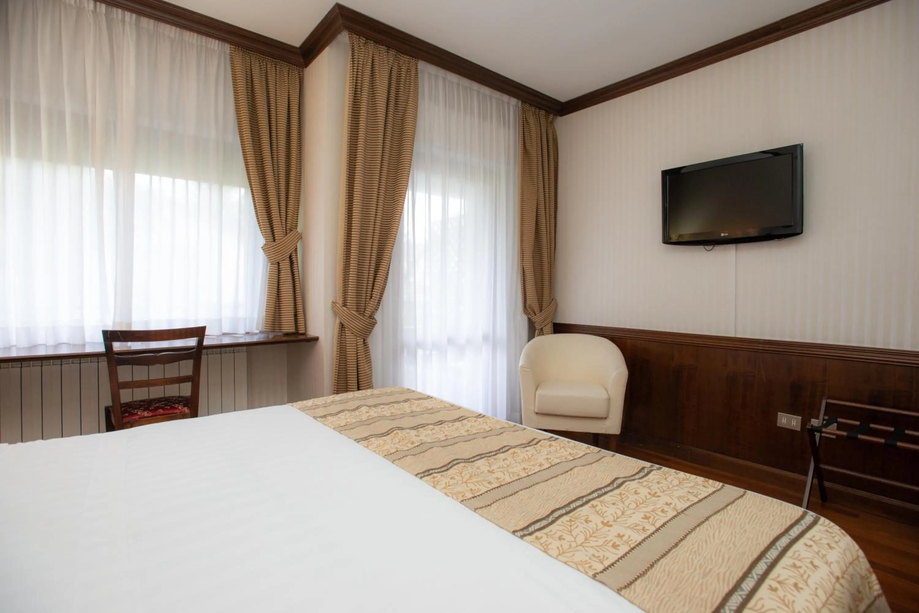 Bedroom, Bed in Hotel Corona & Spa