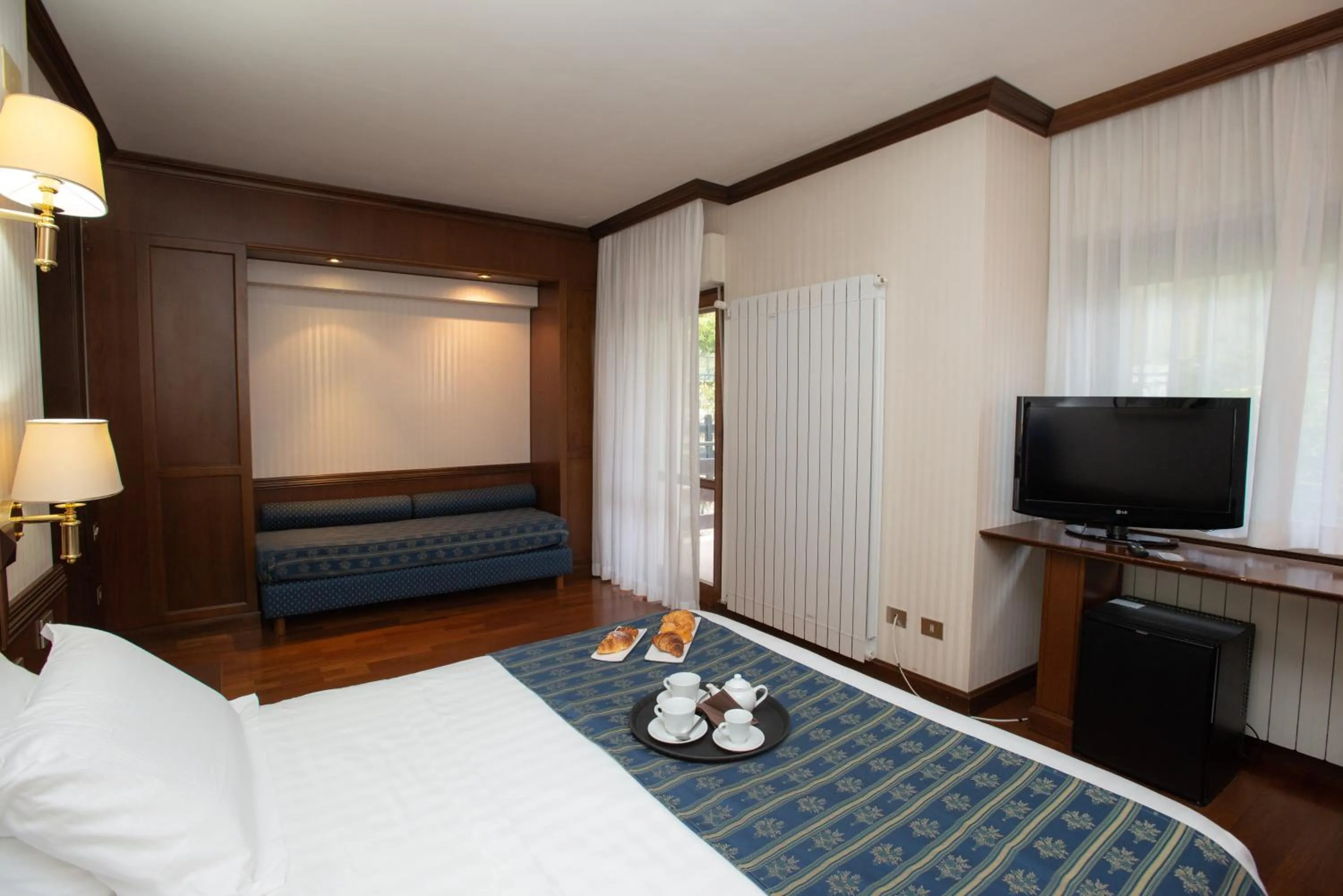 Bedroom, Bed in Hotel Corona & Spa