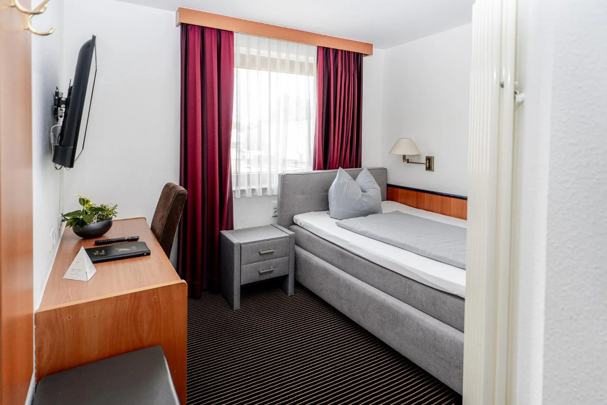 Photo of the whole room, Bed in Stadthotel Giengen