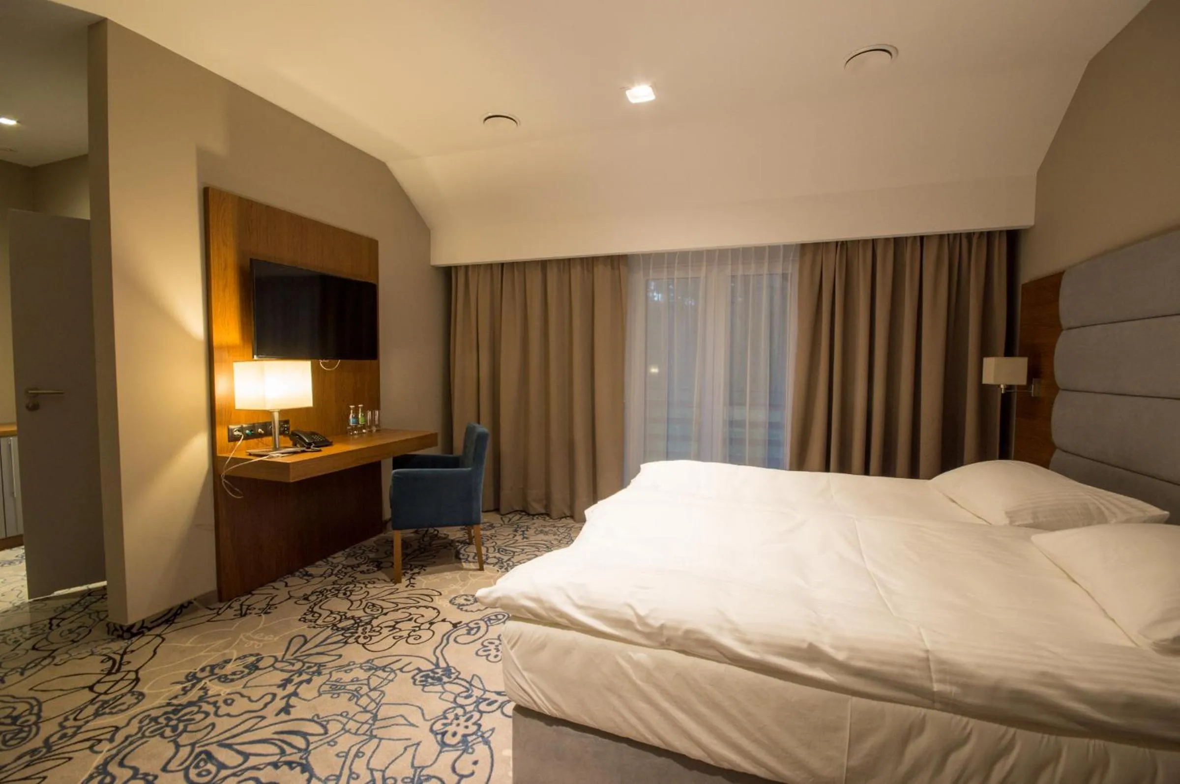 Bed in Rezydencja Sosnowa Luxury Hotel