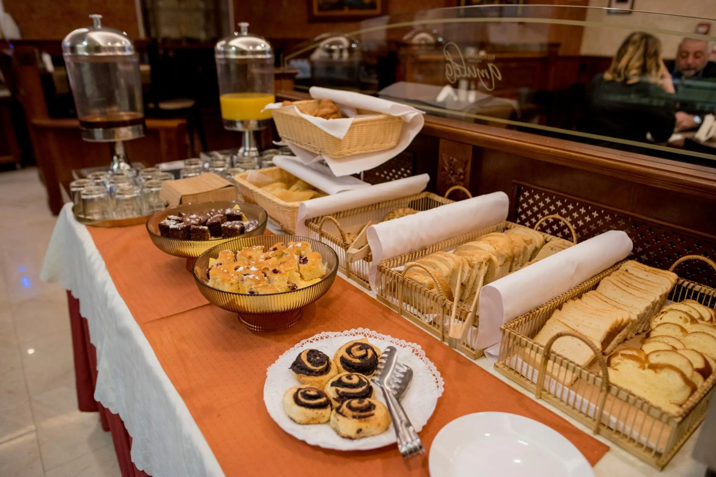 Food and drinks in Gold Apartments