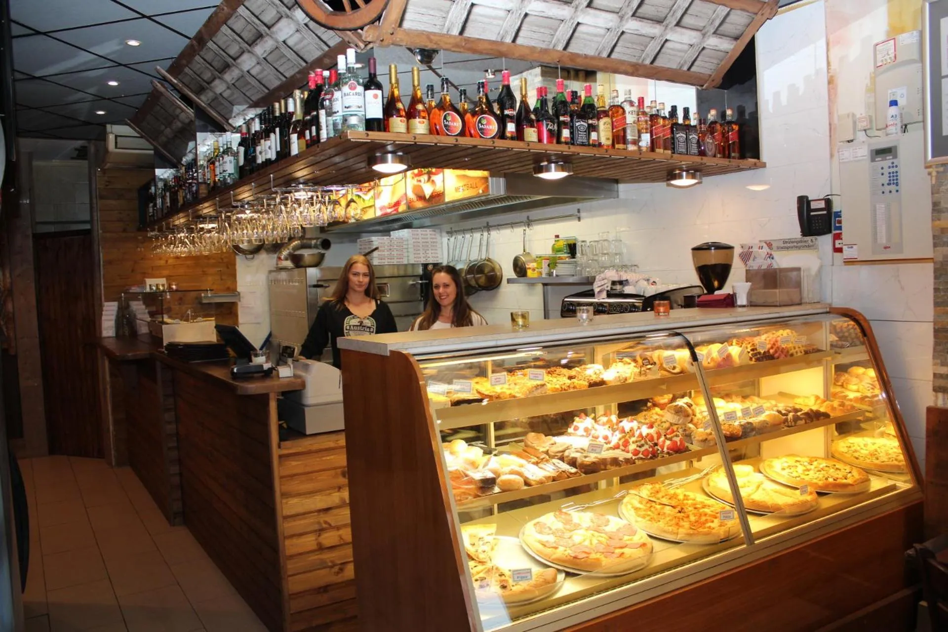 Food and drinks in Hotel Restaurant Old Bridge