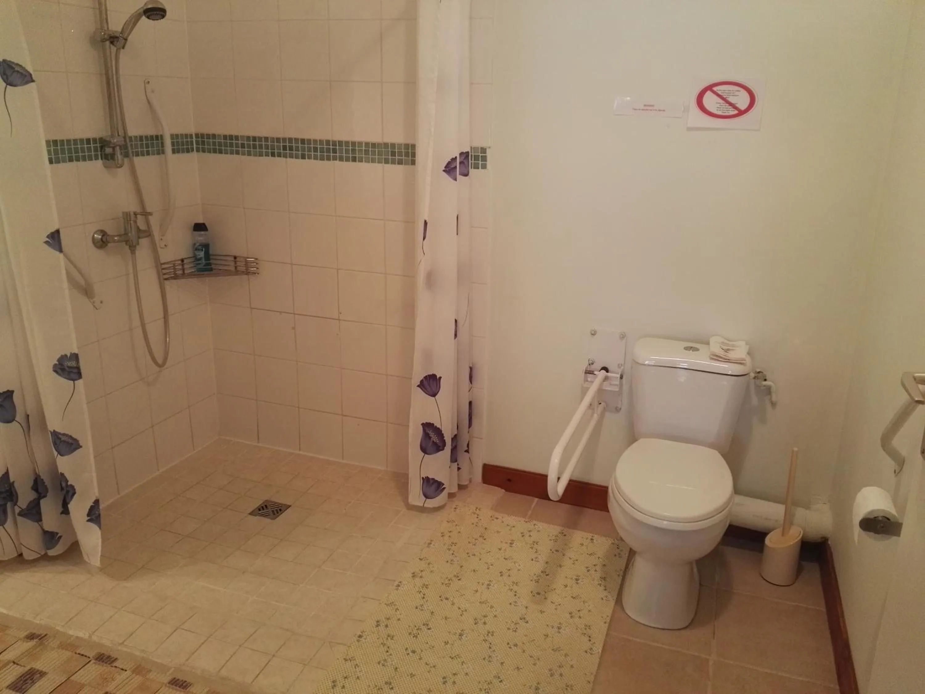 Shower in Le Chene Vert