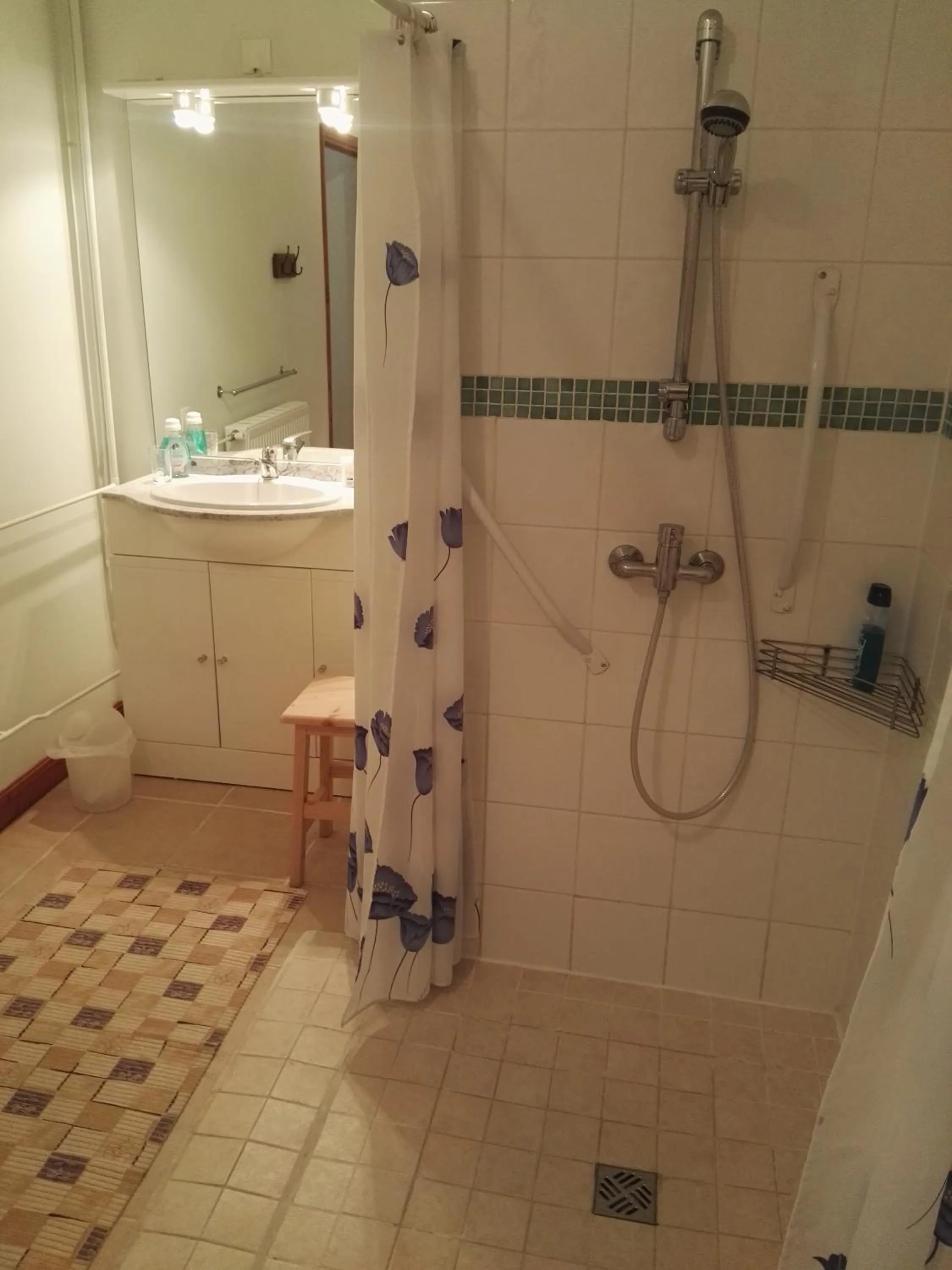 Shower in Le Chene Vert
