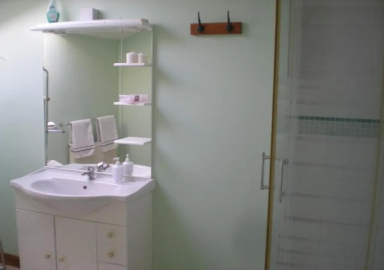 Shower in Le Chene Vert