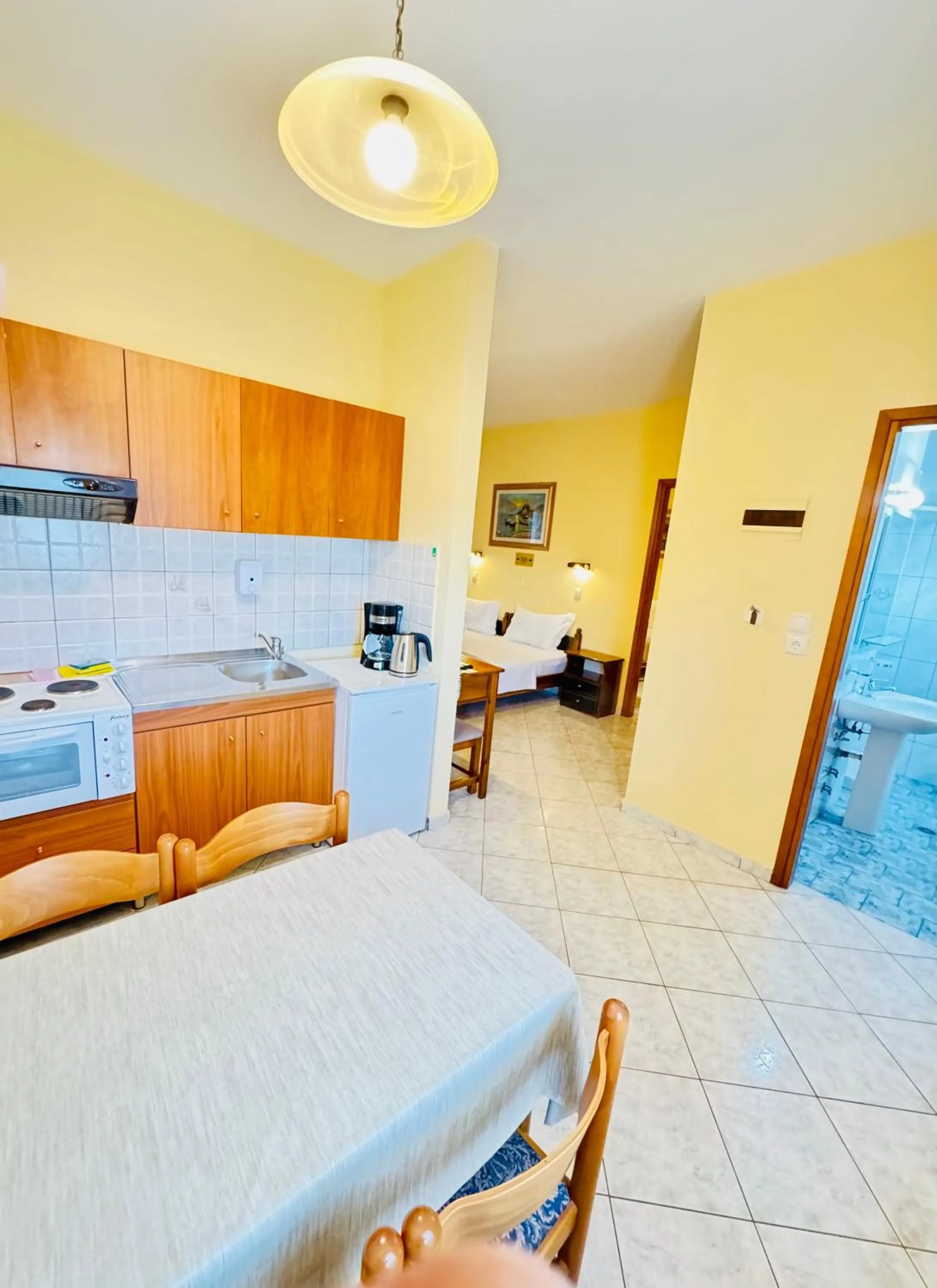 Dining area, Bed in Aneton