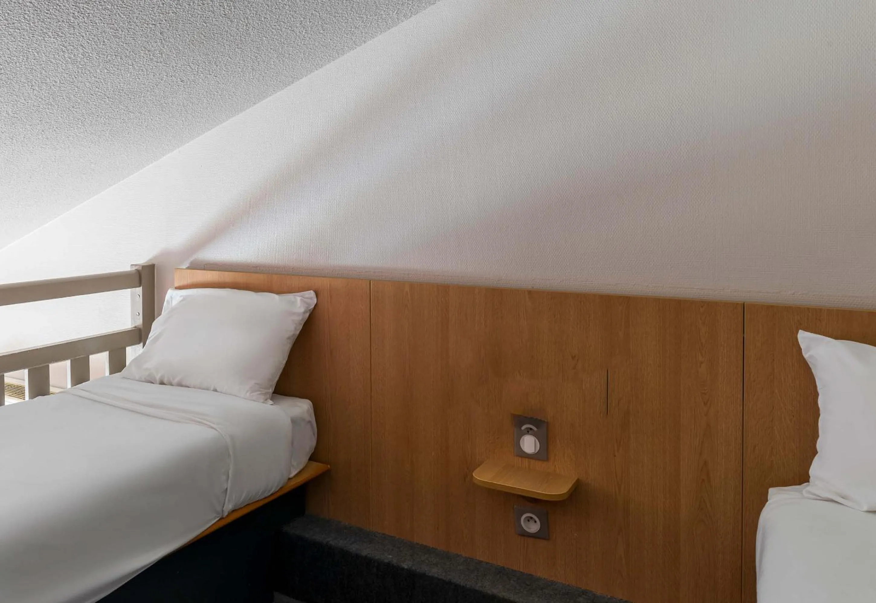 Bedroom, Bed in B&B HOTEL Troyes Barberey