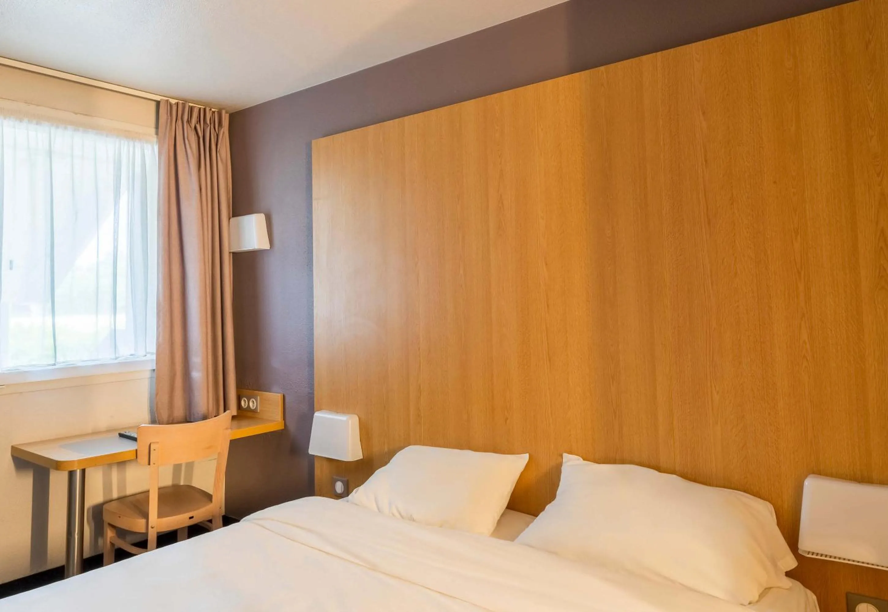 Bedroom, Bed in B&B HOTEL Troyes Barberey