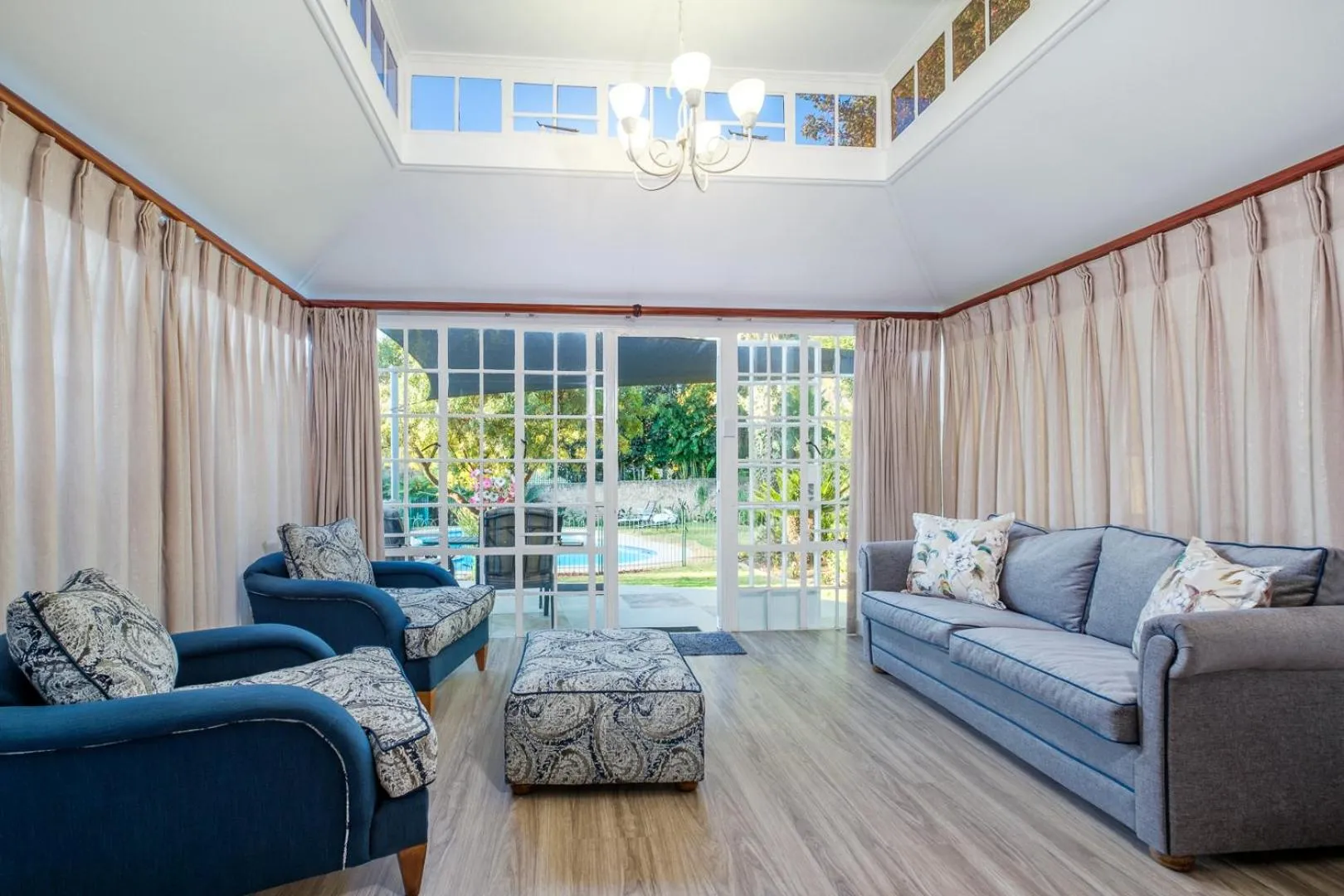 Seating area in 49-on-Cherry