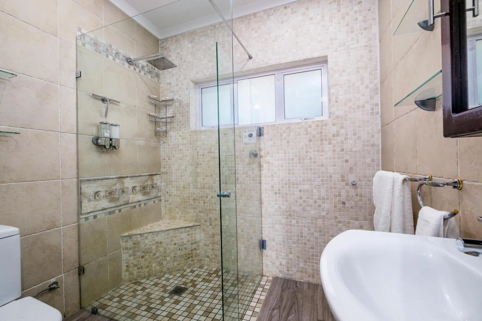 Shower in 49-on-Cherry