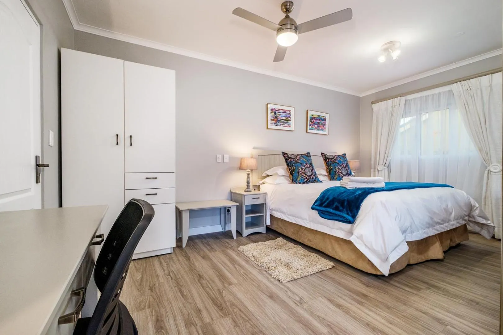 Bedroom, Bed in 49-on-Cherry