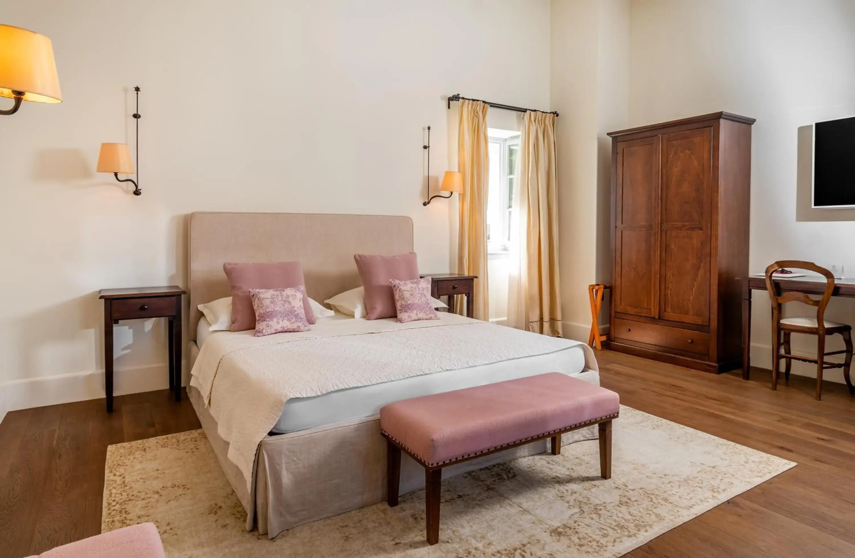 Standard Suite with Park and Pool view in Heritage Hotel Martinis Marchi Standard Suite with Park and Pool view in Heritage Hotel Martinis Marchi