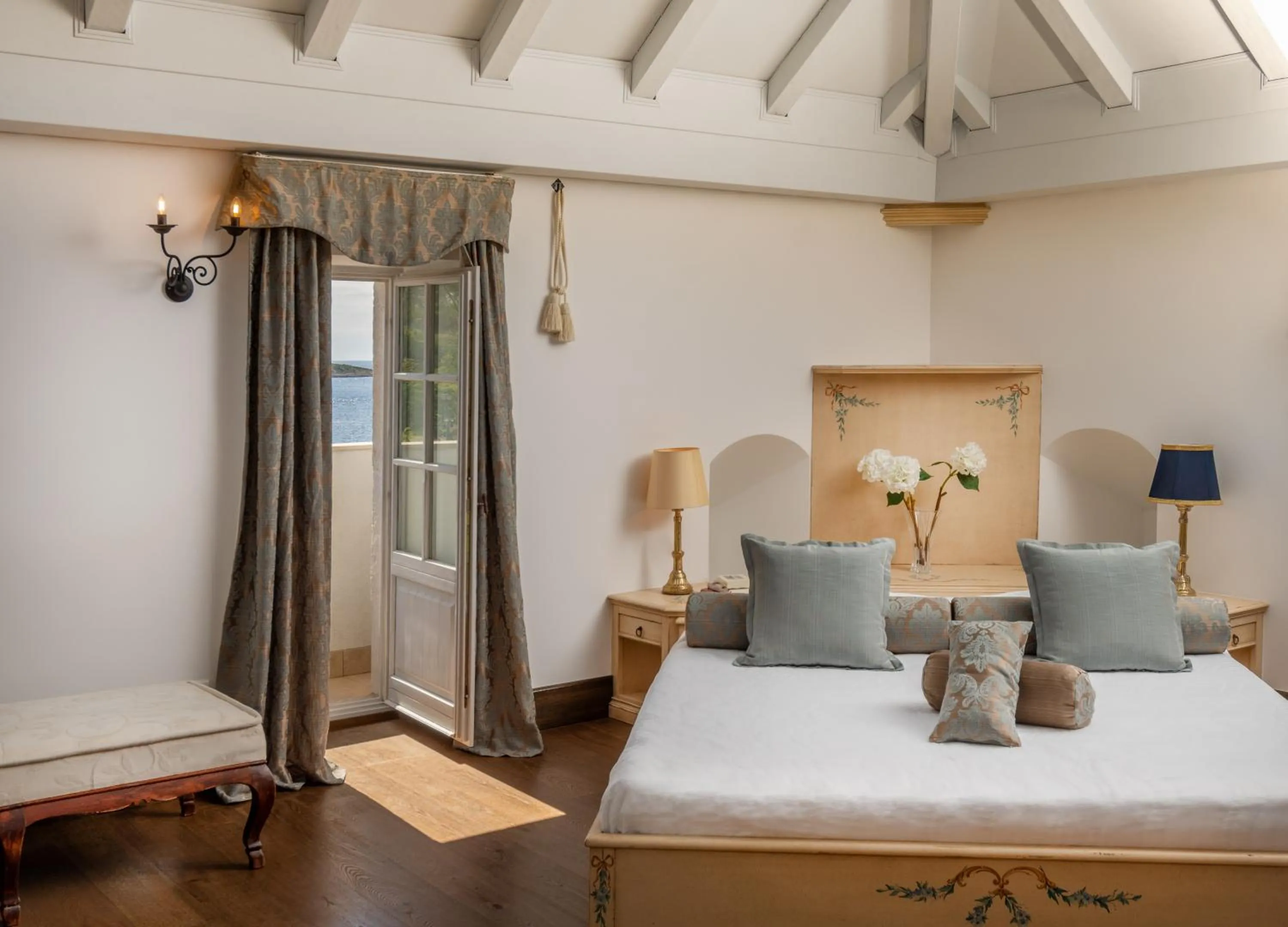 Bed in Heritage Hotel Martinis Marchi