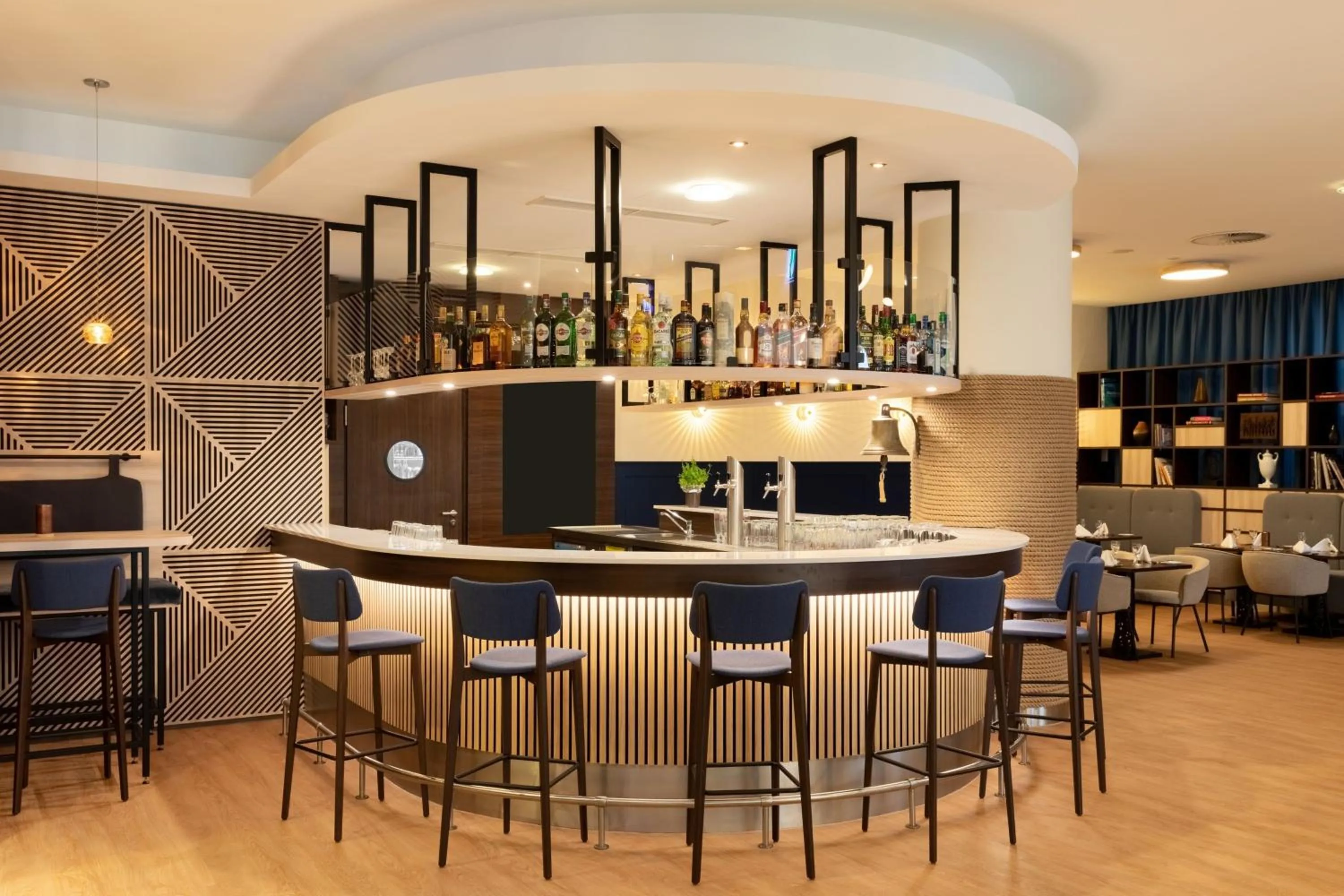 Lounge or bar in Courtyard by Marriott Bremen