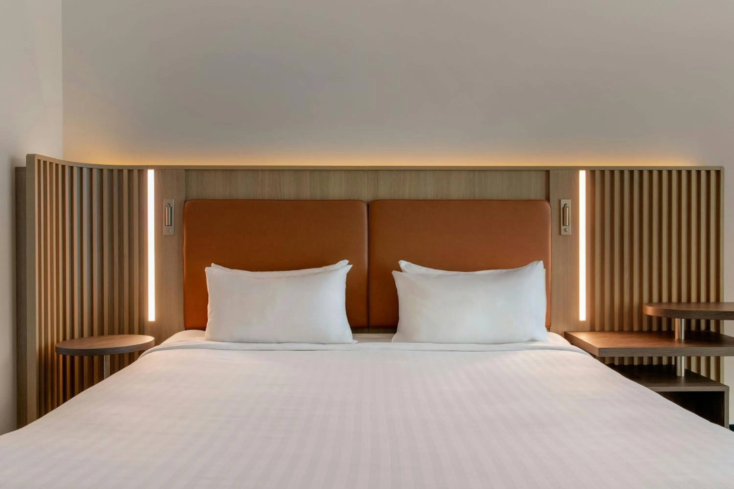 Photo of the whole room, Bed in Courtyard by Marriott Bremen