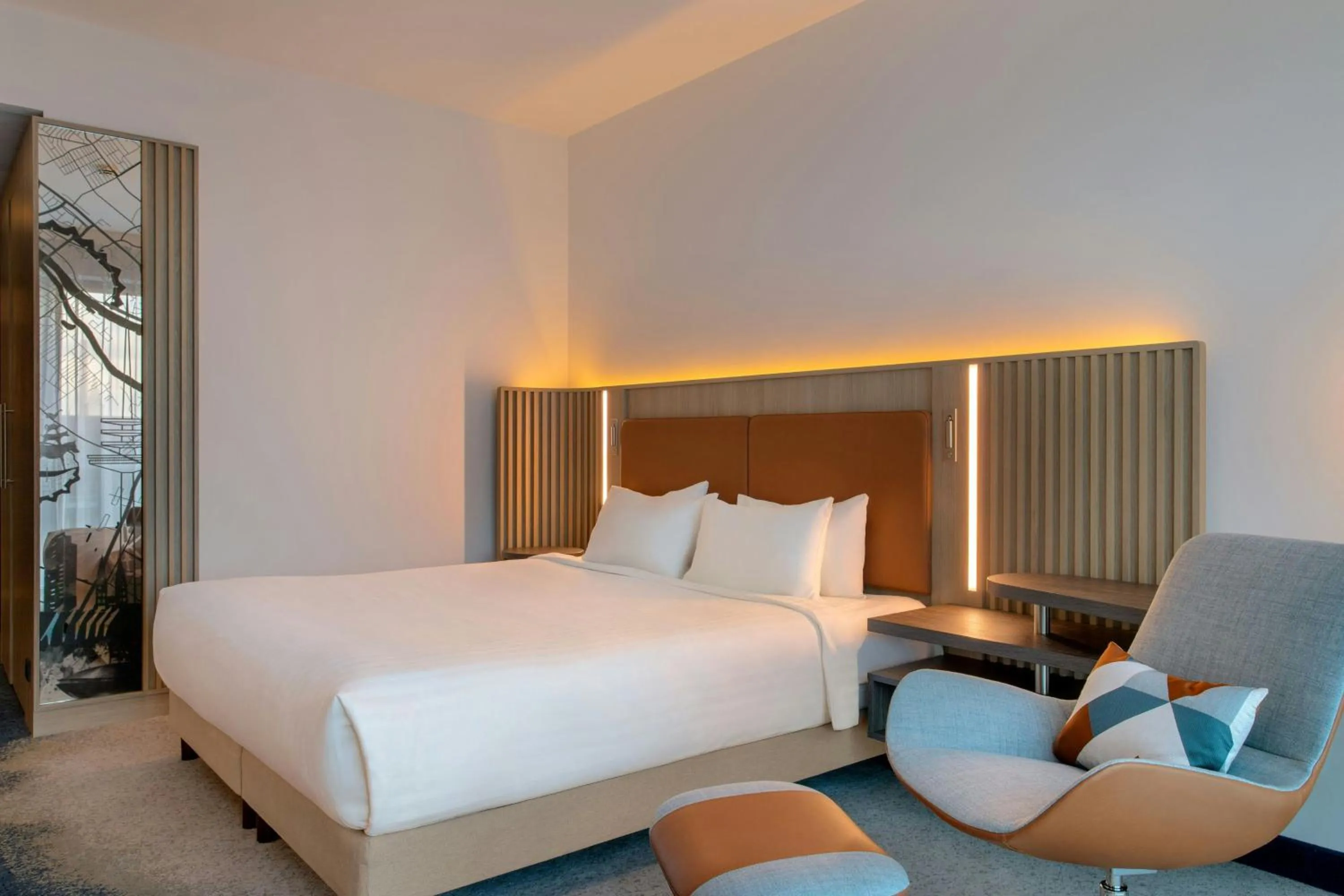 Photo of the whole room, Bed in Courtyard by Marriott Bremen