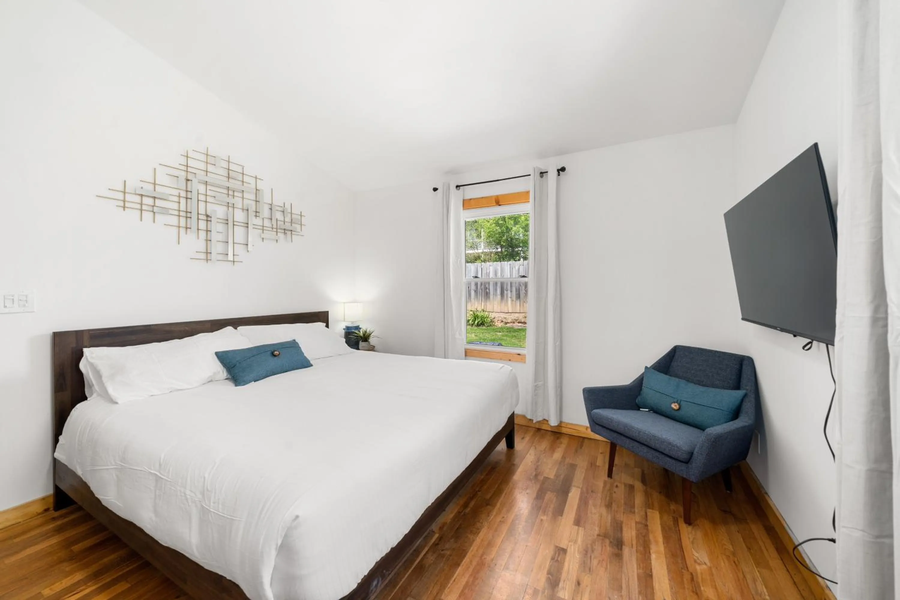 Bed in CedarWood Inn