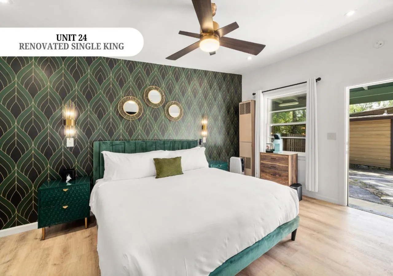 Bed in CedarWood Inn