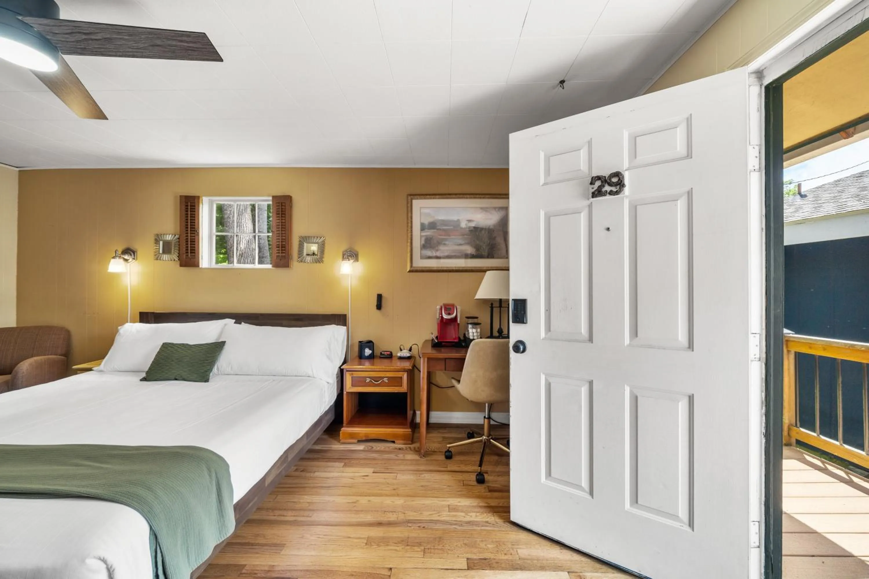 Photo of the whole room, Bed in CedarWood Inn