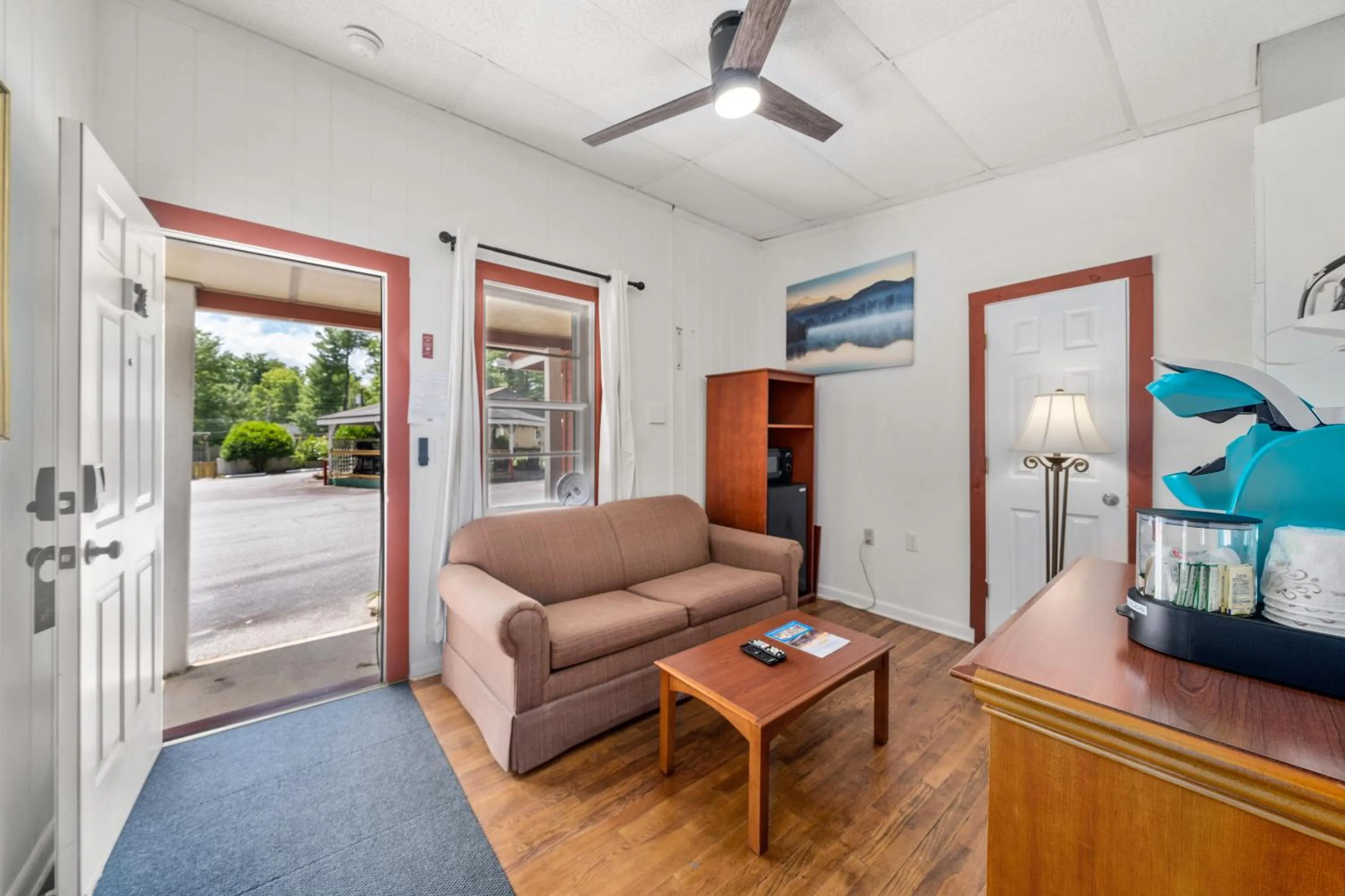 Seating area, Bed in CedarWood Inn