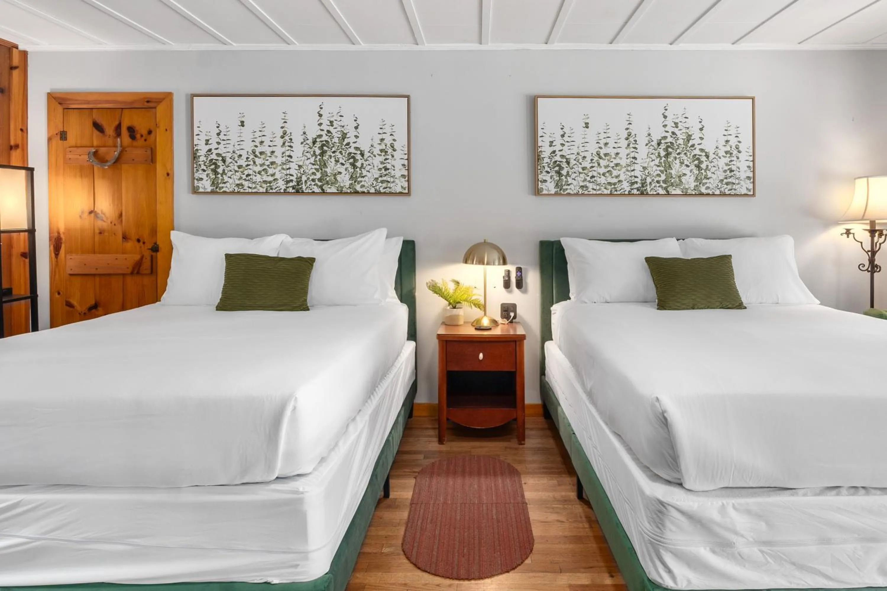 Bed in CedarWood Inn