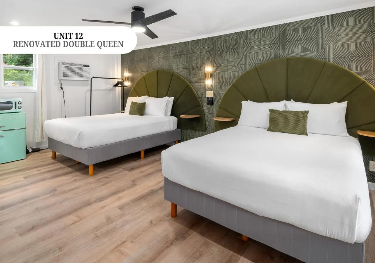 Bed in CedarWood Inn