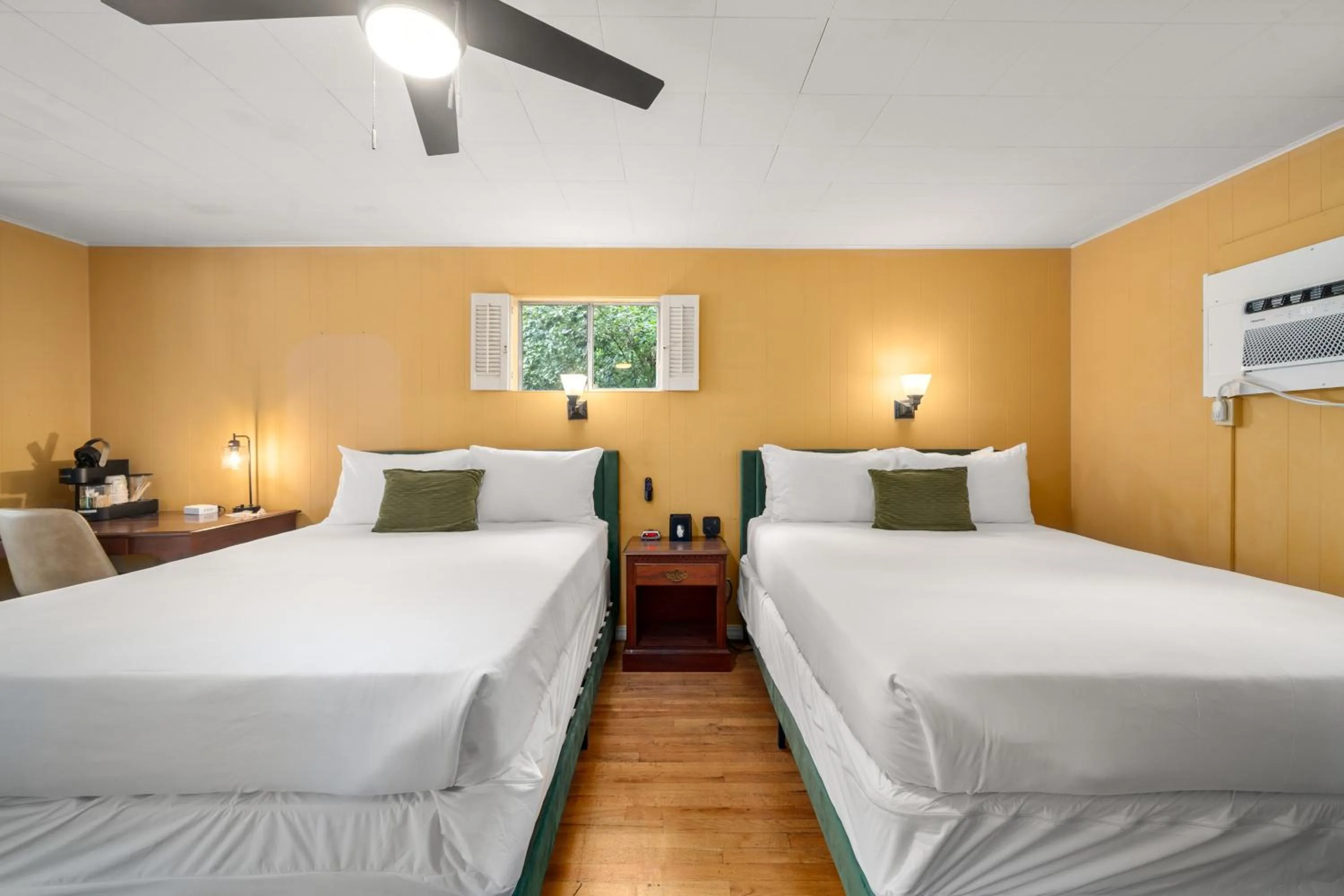 Bed in CedarWood Inn