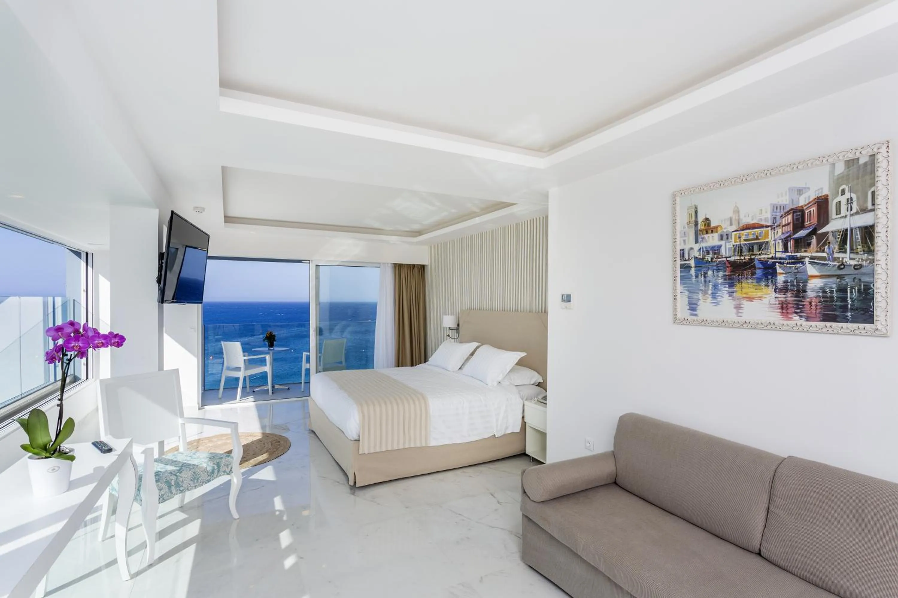 Photo of the whole room, Bed in Ibiscus Hotel