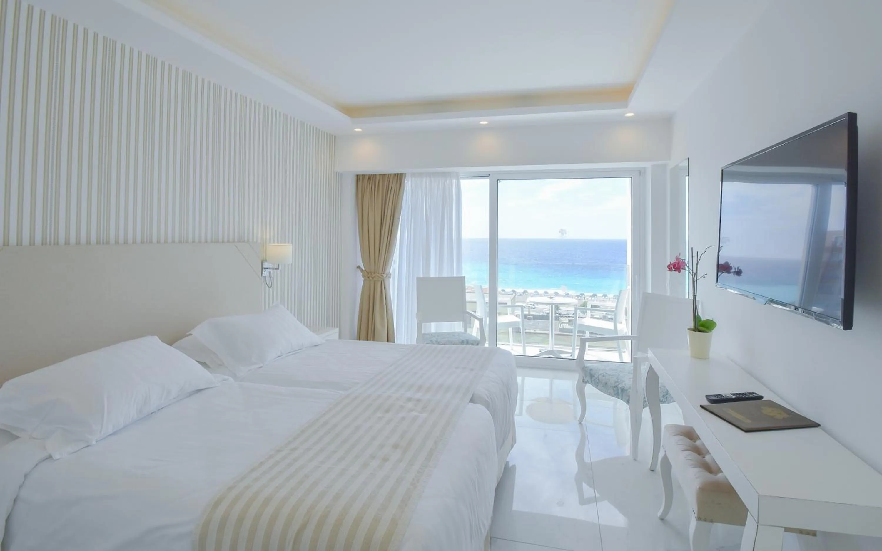 Sea view, Bed in Ibiscus Hotel