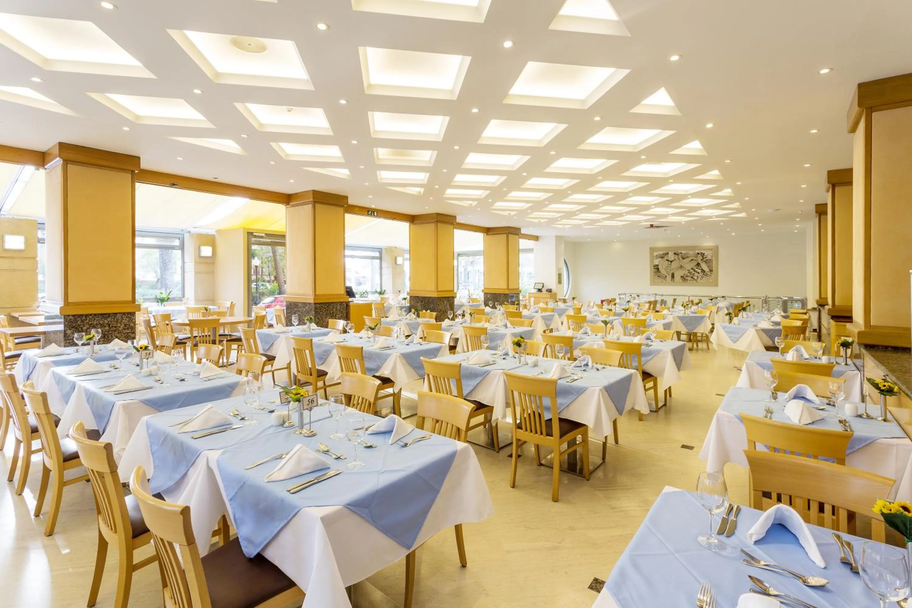 Restaurant/places to eat in Ibiscus Hotel