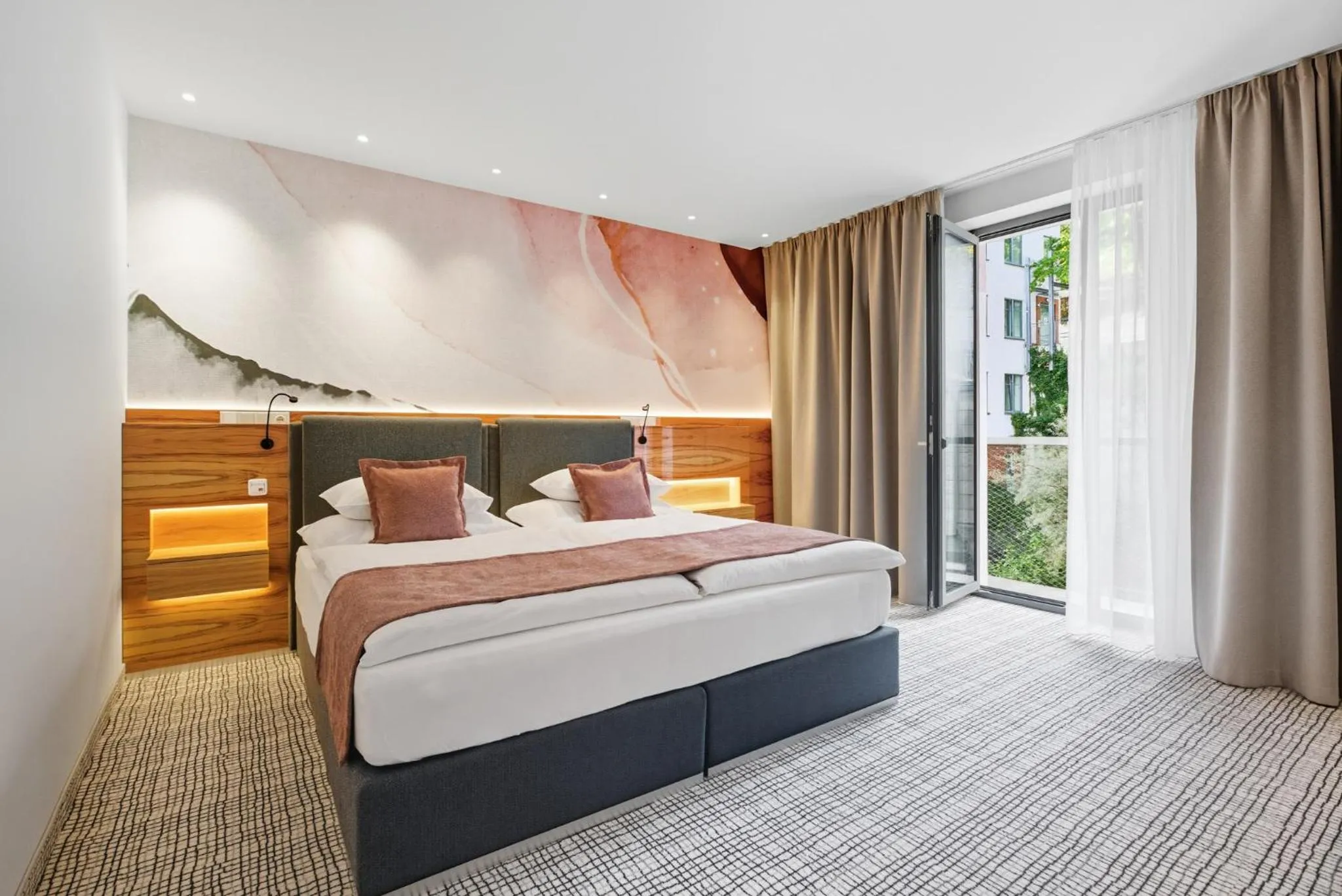 Bedroom, Bed in St. Joseph Royal Regent