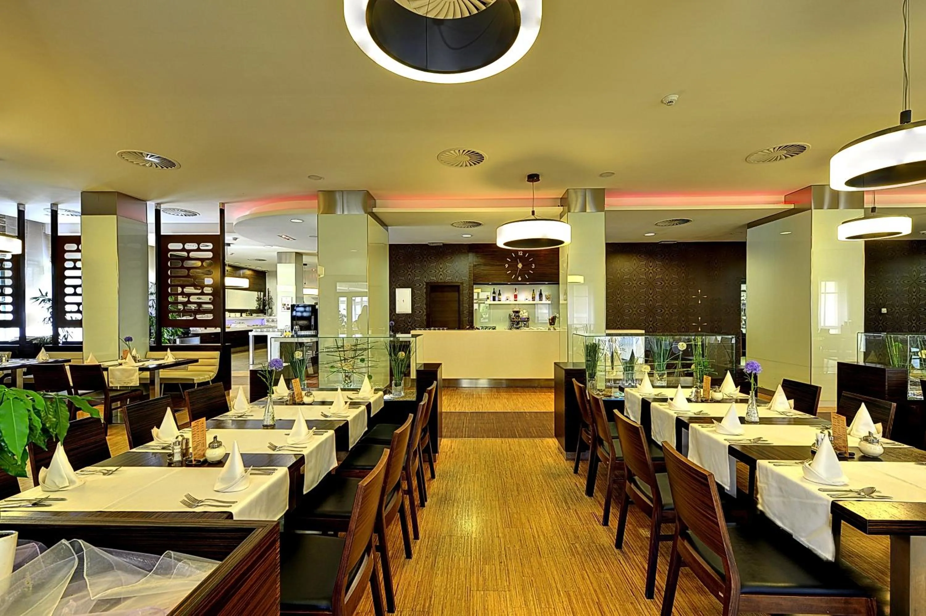 Restaurant/places to eat in St. Joseph Royal Regent