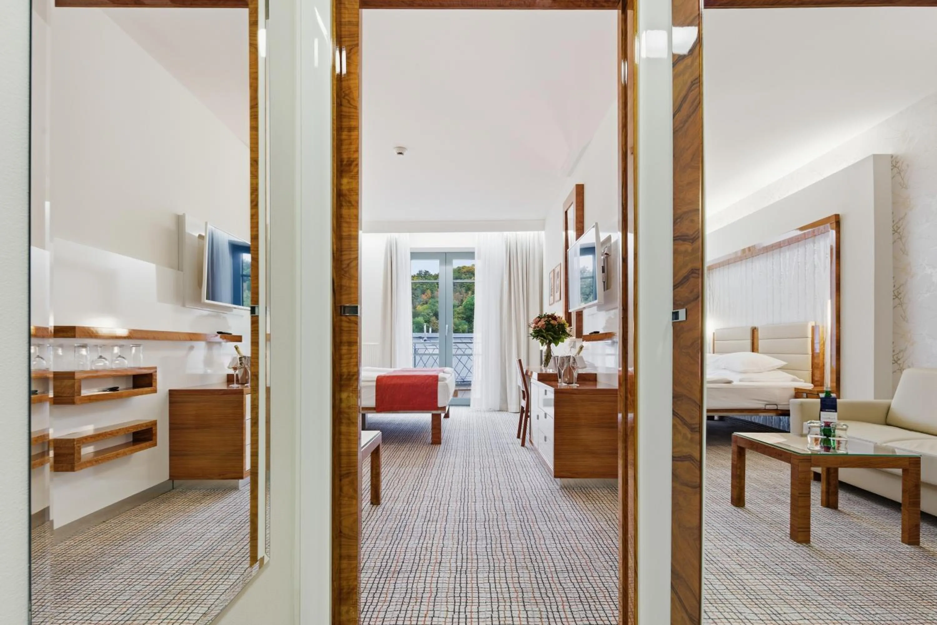 Bedroom, Bed in St. Joseph Royal Regent