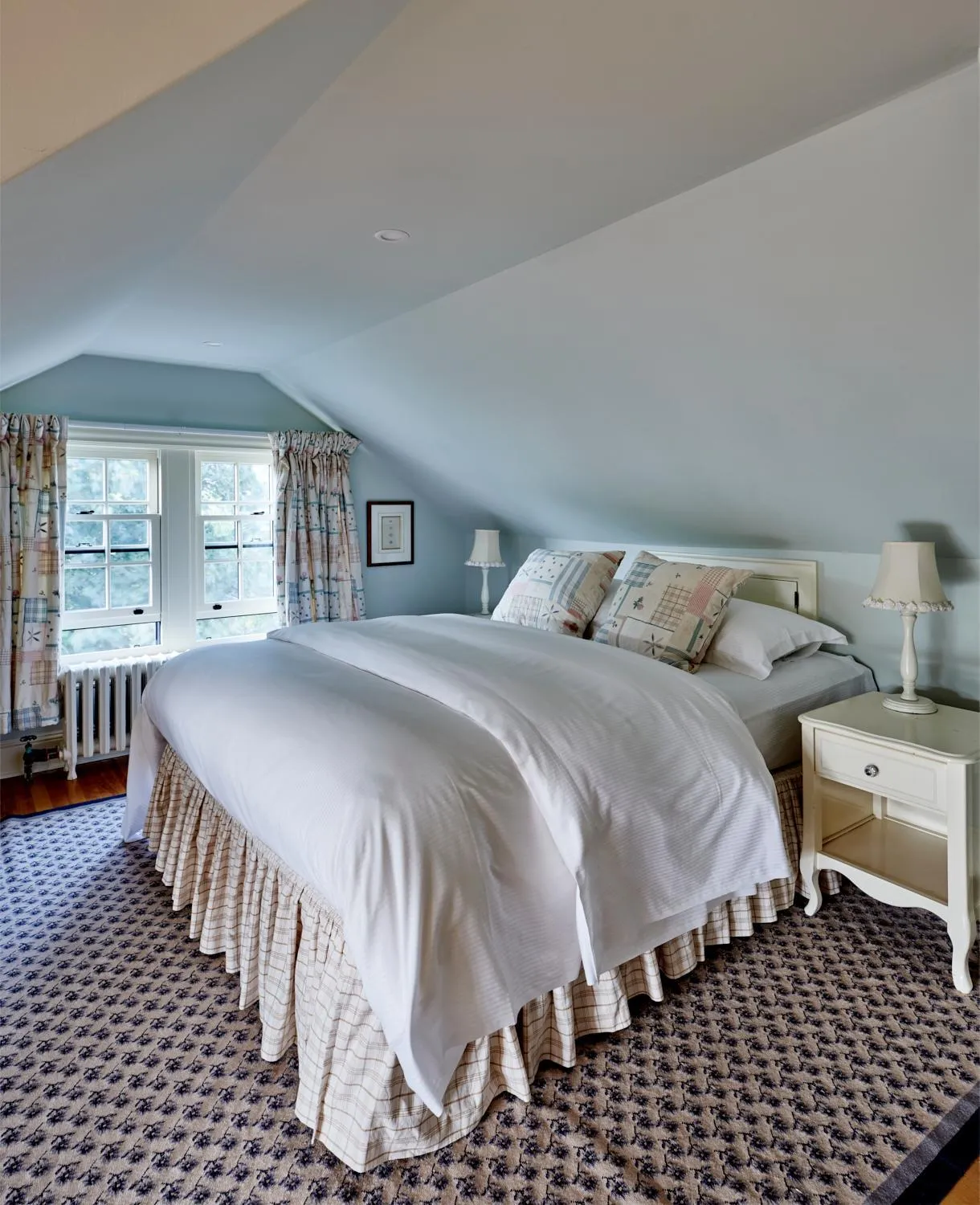 Bed in The Pebble Bed and Breakfast