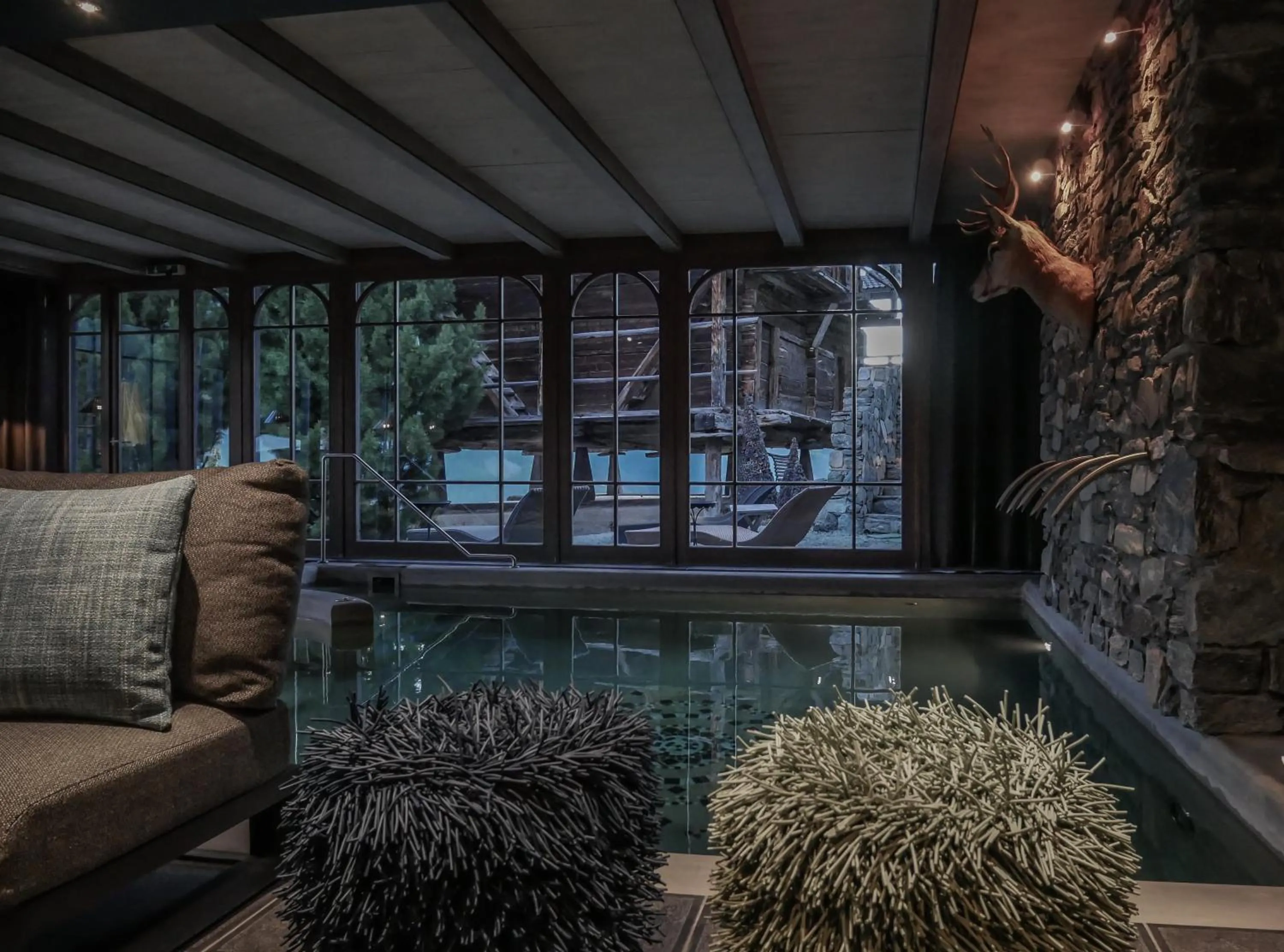 Swimming pool in Hôtel Bella Tola & SPA