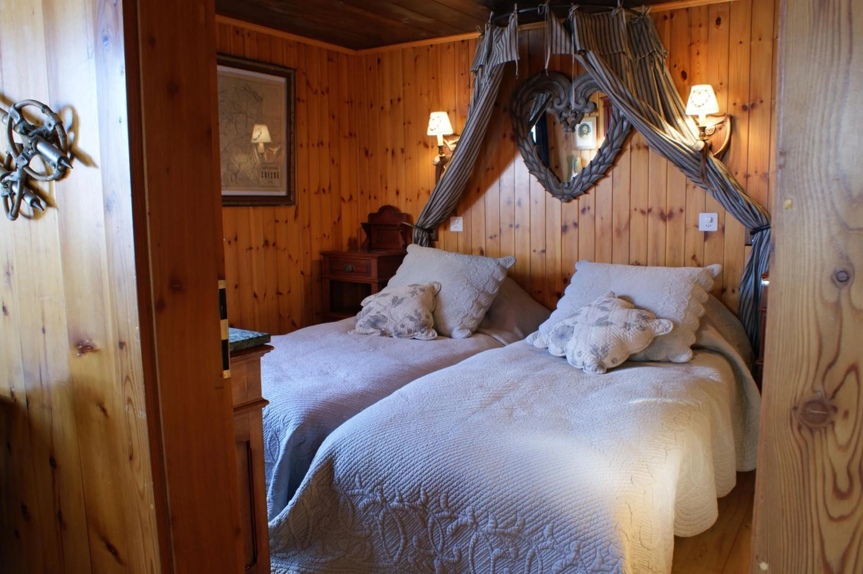 Bed in Hôtel Bella Tola & SPA