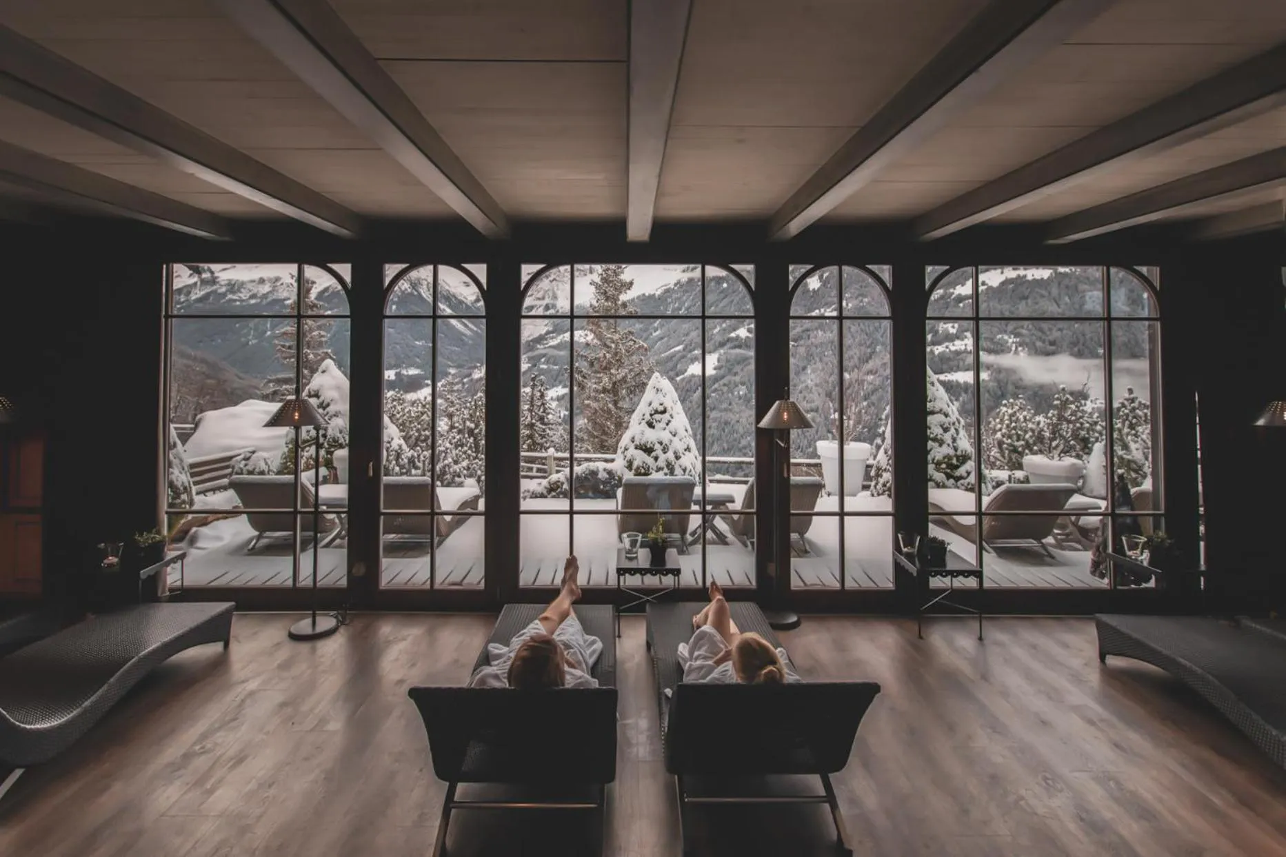 Swimming pool in Hôtel Bella Tola & SPA