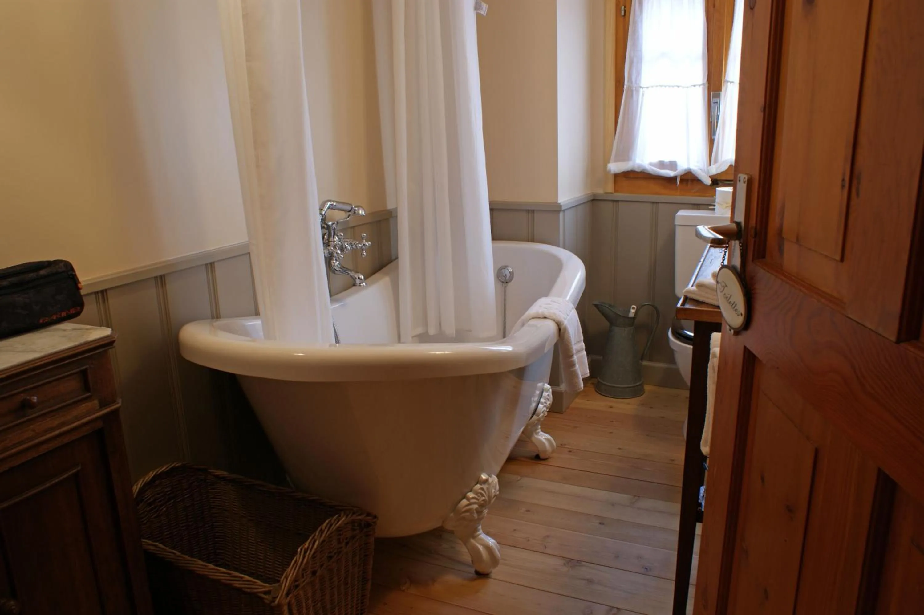 Bathroom in Hôtel Bella Tola & SPA