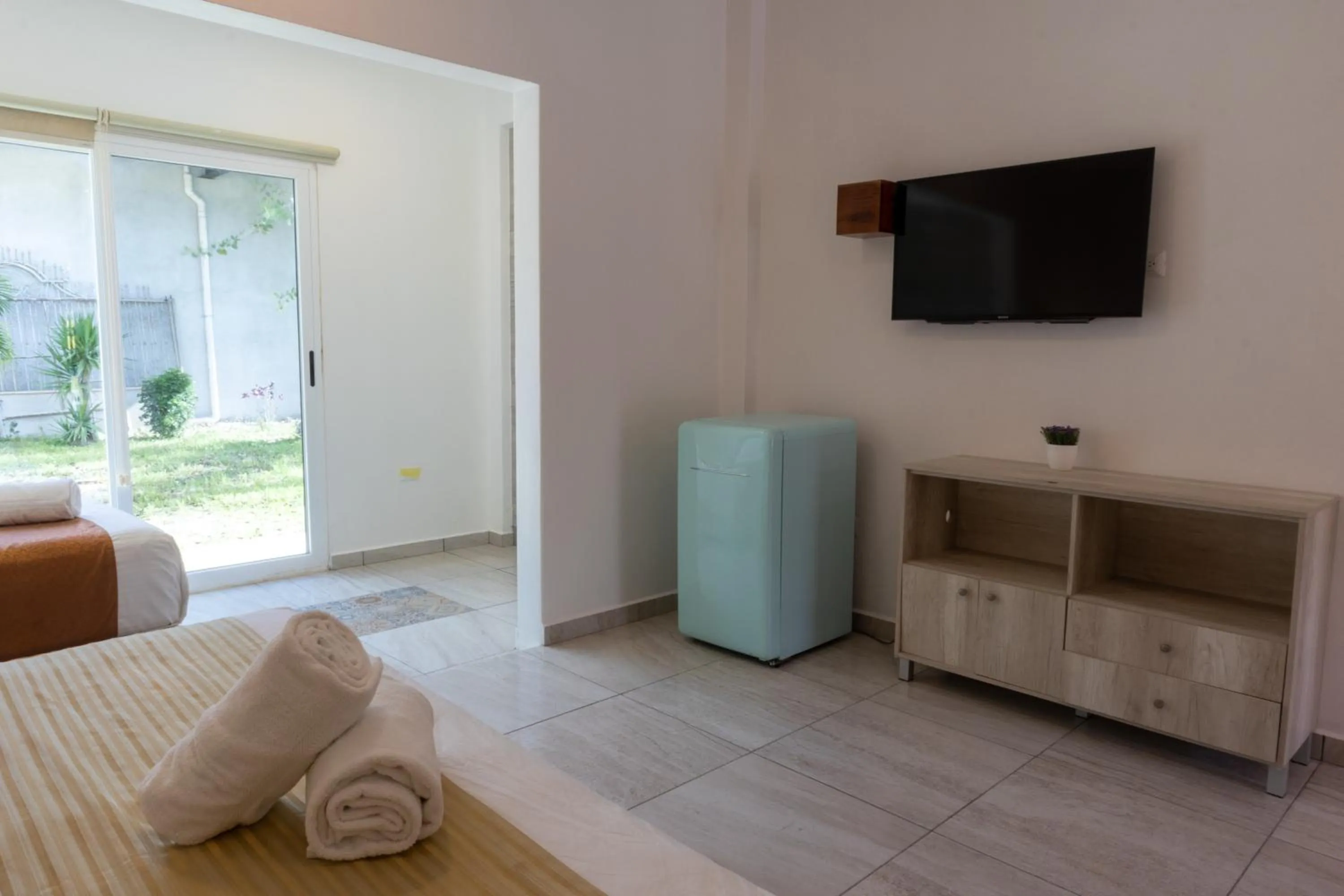 Communal lounge/ TV room in Hotel Scarlette