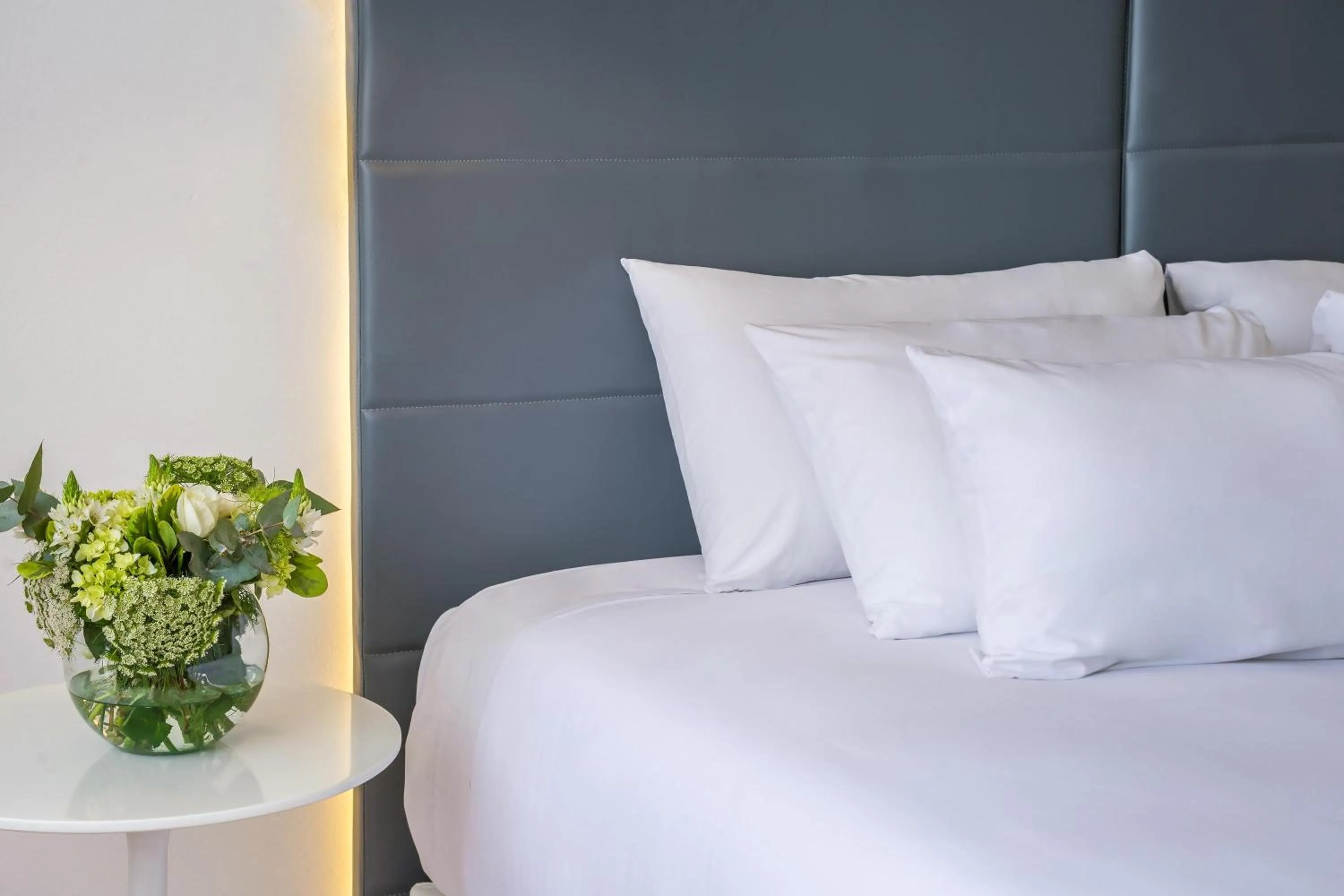 Bedroom, Bed in NH Montevideo Columbia