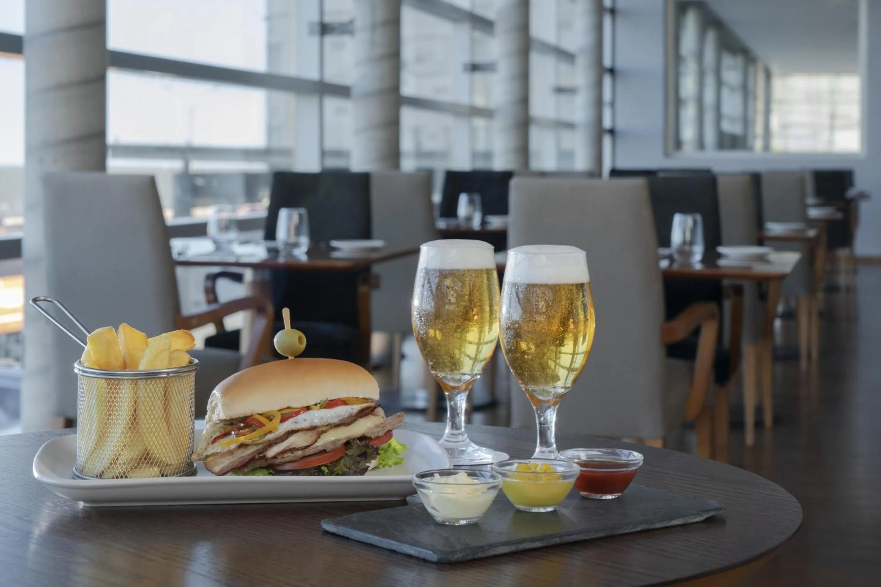 Restaurant/places to eat in NH Montevideo Columbia