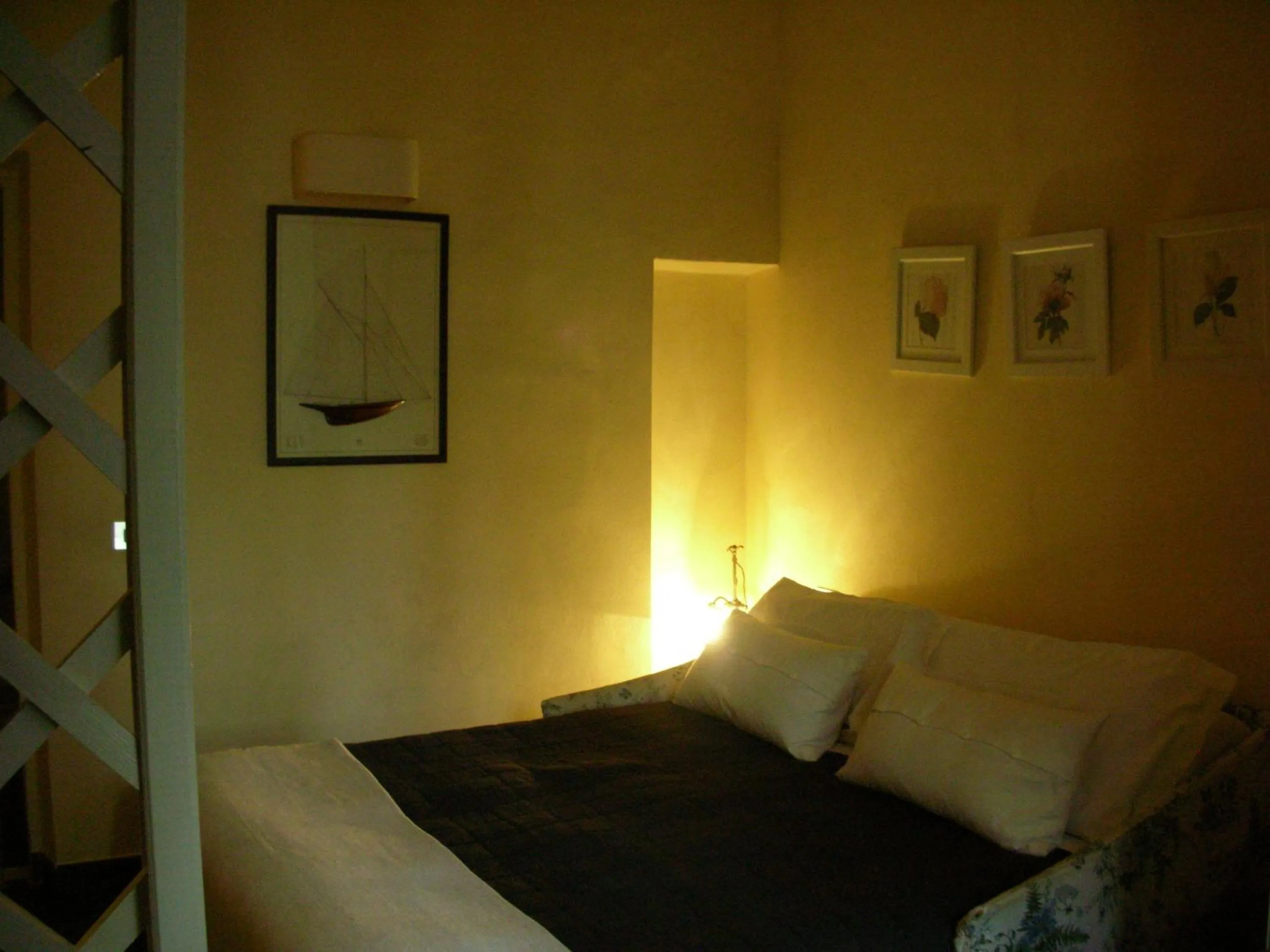 Decorative detail, Bed in Alberghino B&B