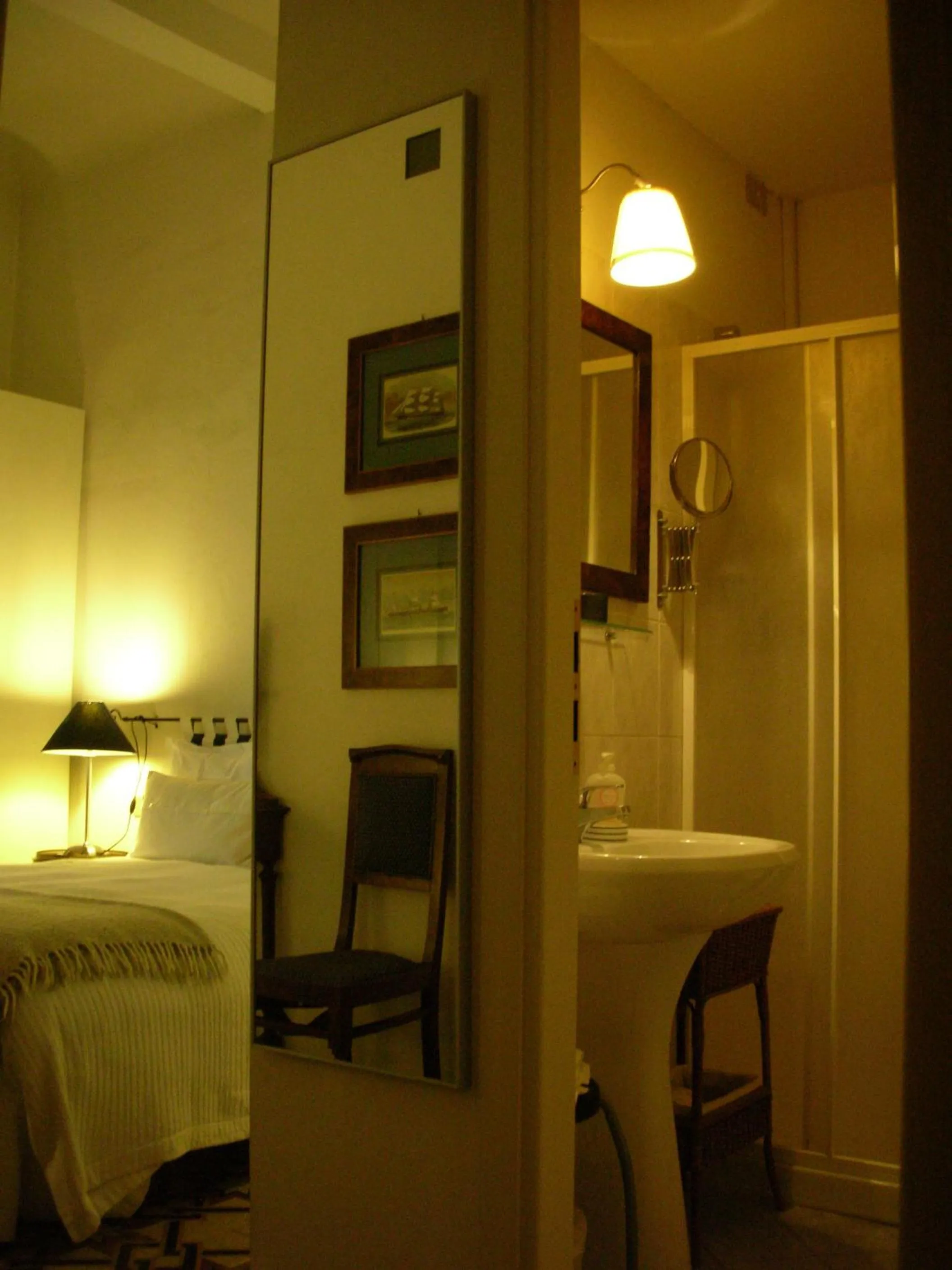 Bathroom, Bed in Alberghino B&B