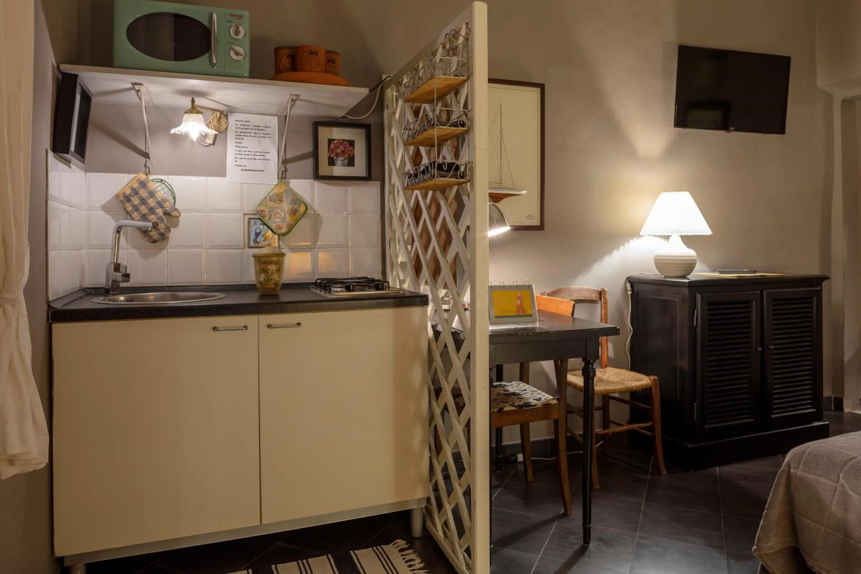 Kitchen or kitchenette in Alberghino B&B