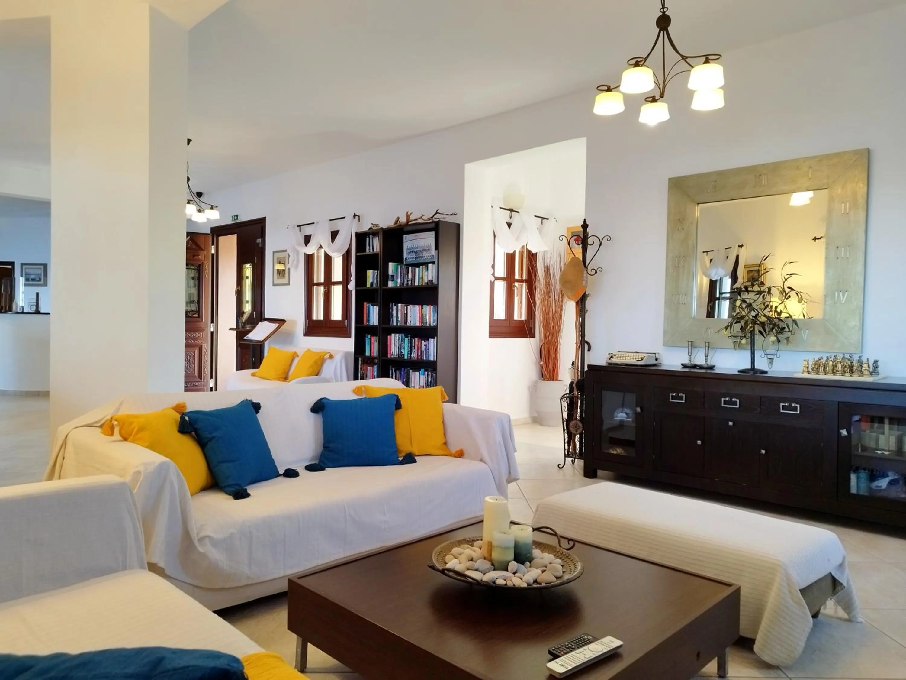 Communal lounge/ TV room in Yalis Hotel